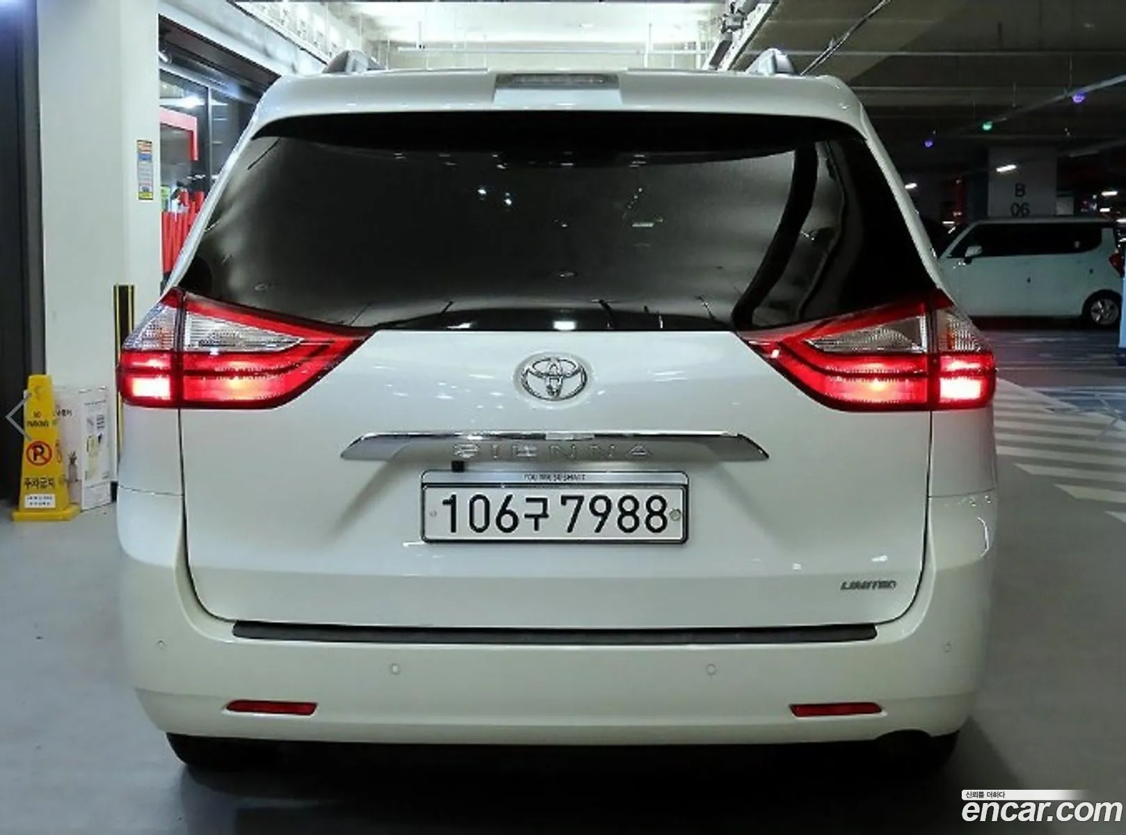 Toyota Sienna 35 2018 - фотография 14768932