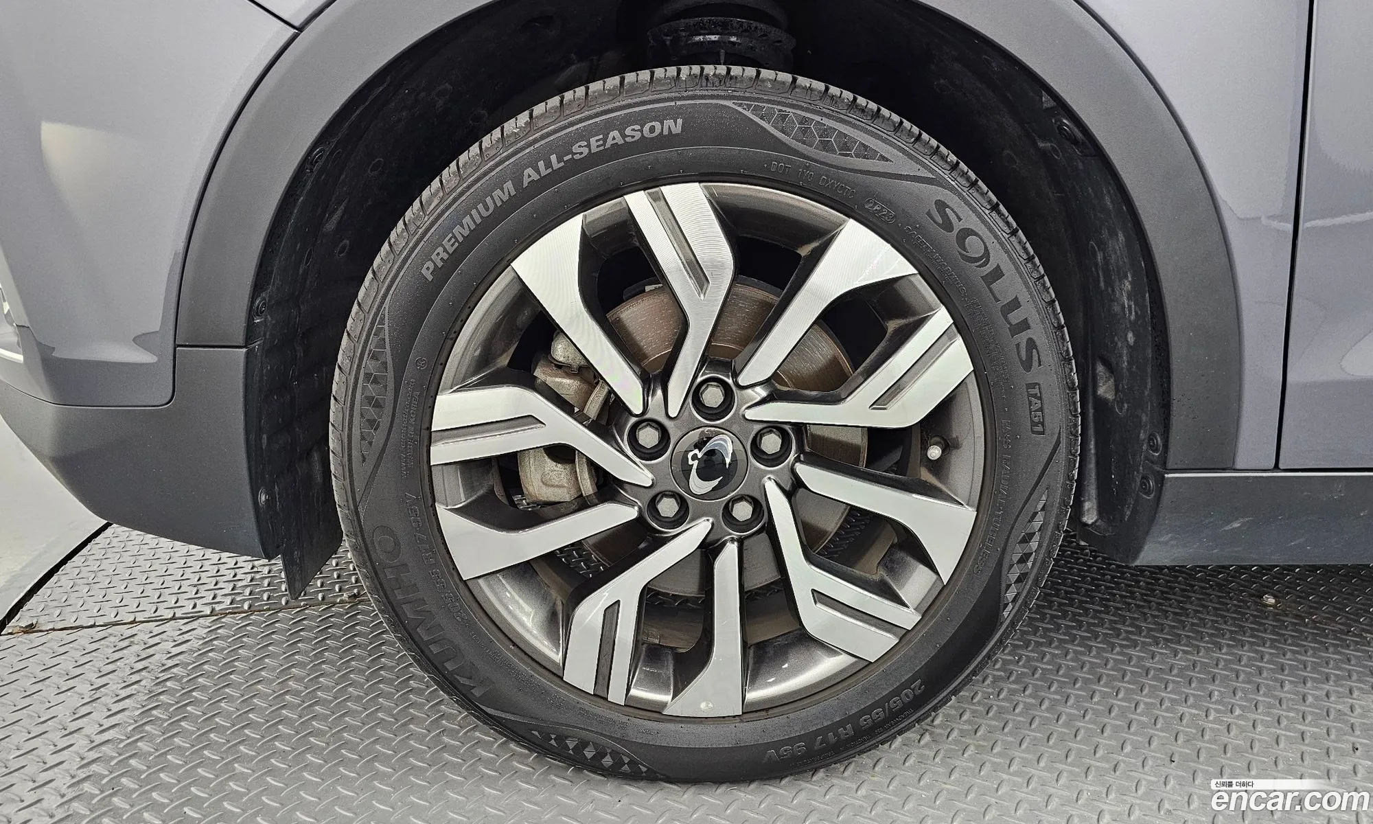 Ssangyong Tivoli Tivoli Gear Plus 2Wd 2019 - фотография 17429914