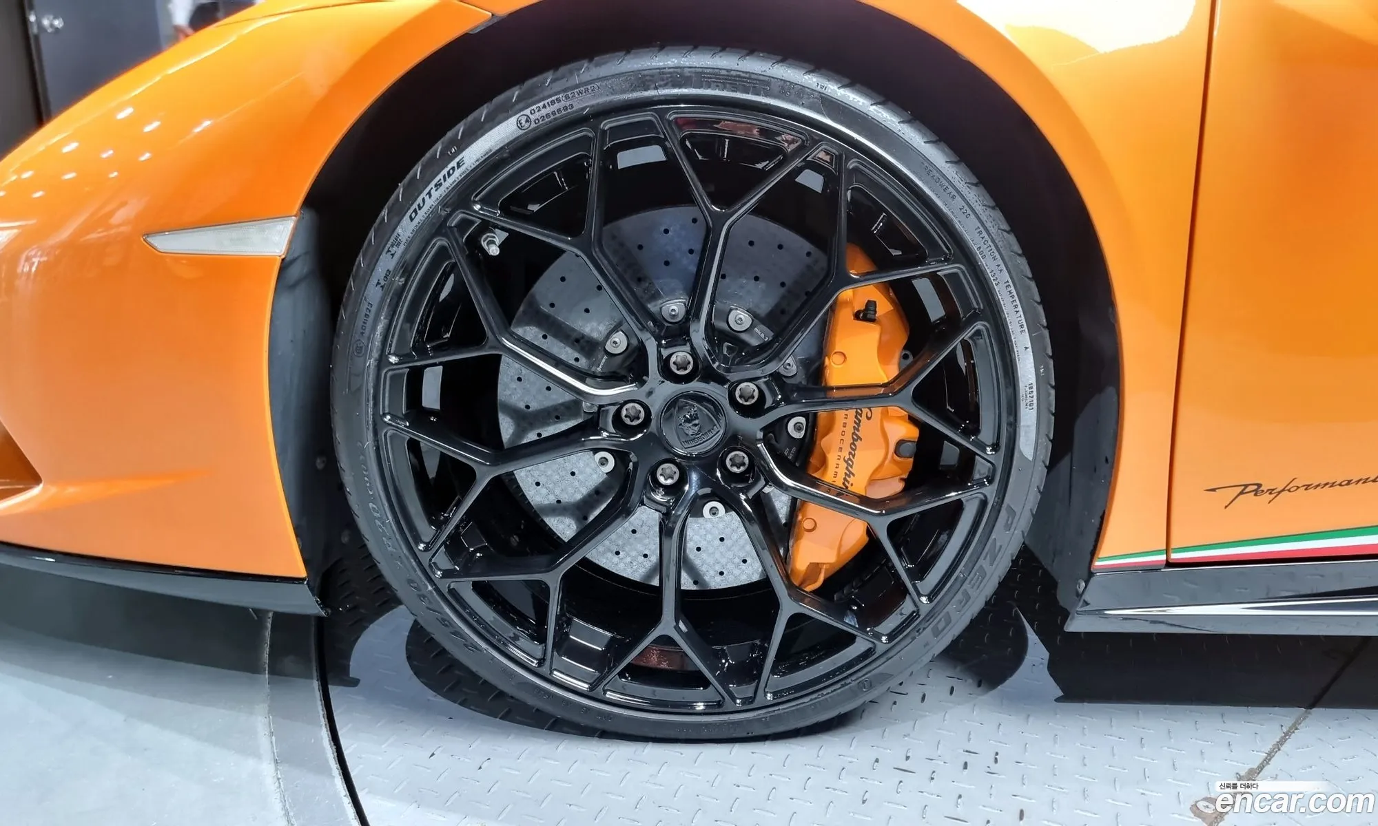 Lamborghini Huracán Huracán Lp640-4 Spider Performante 2019 - фотография 3750477