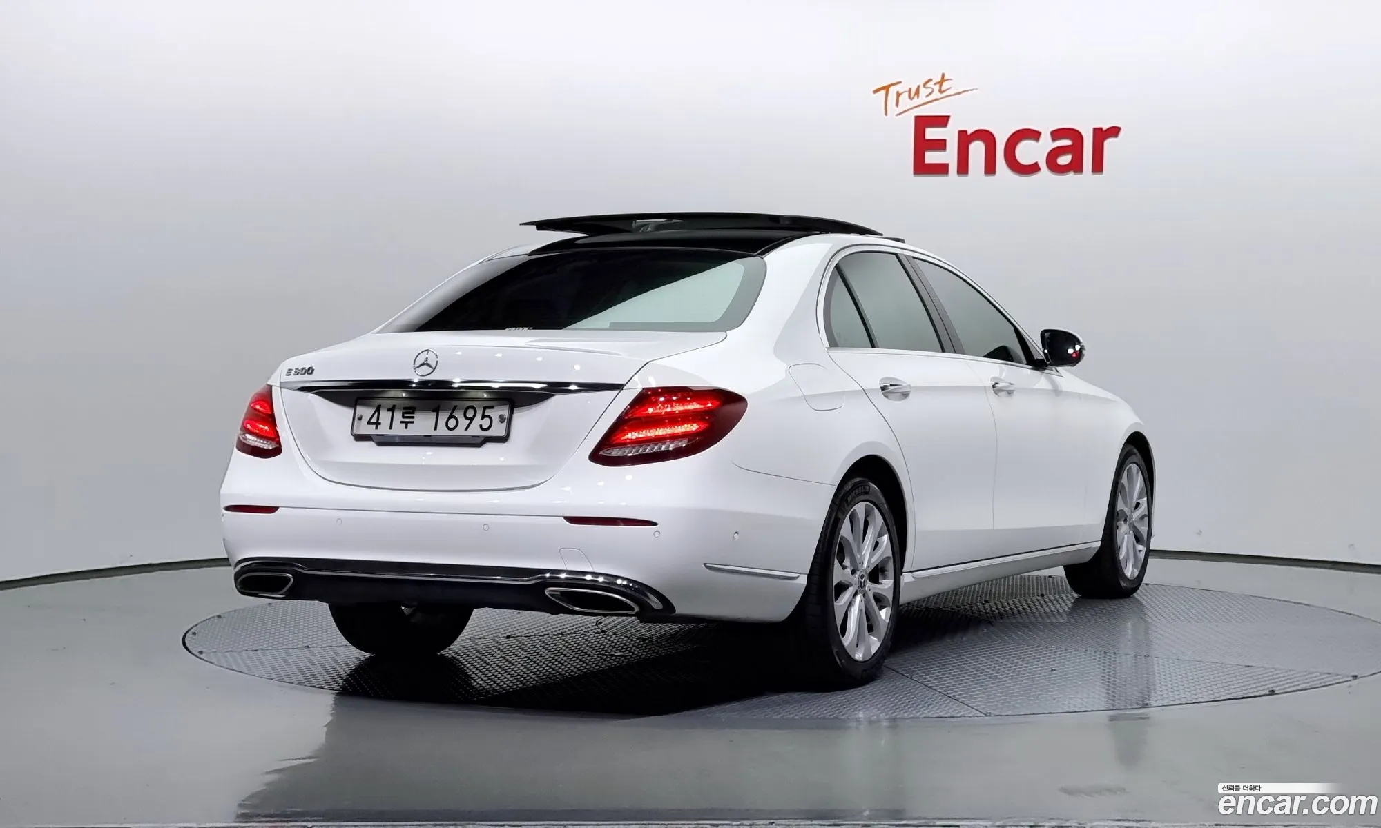 Mercedes-Benz E-Klasse V W213 S213 C238 E300 Exclusive 2019 - фотография 18898390