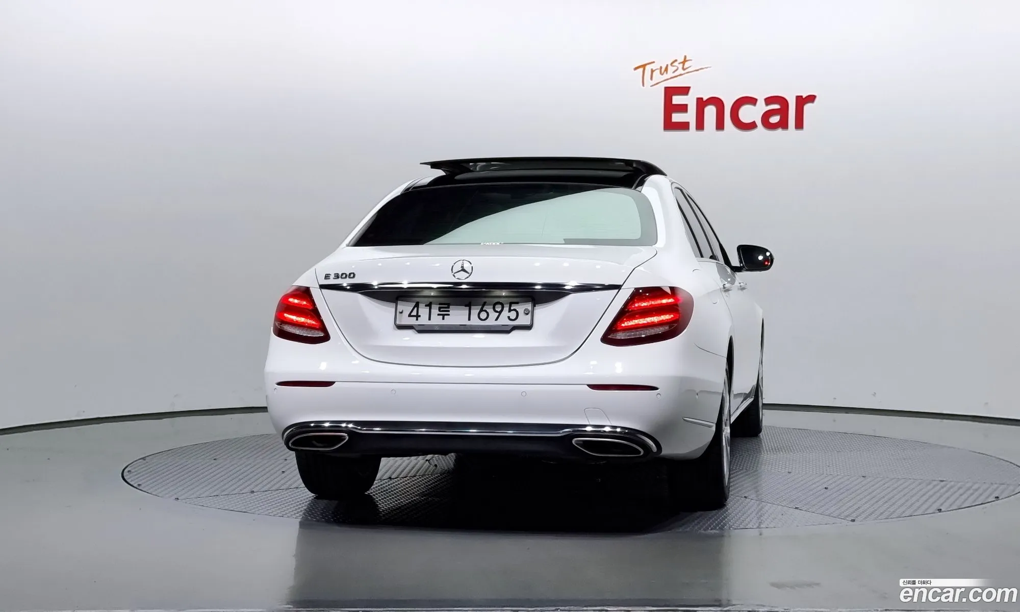 Mercedes-Benz E-Klasse V W213 S213 C238 E300 Exclusive 2019 - фотография 18898392