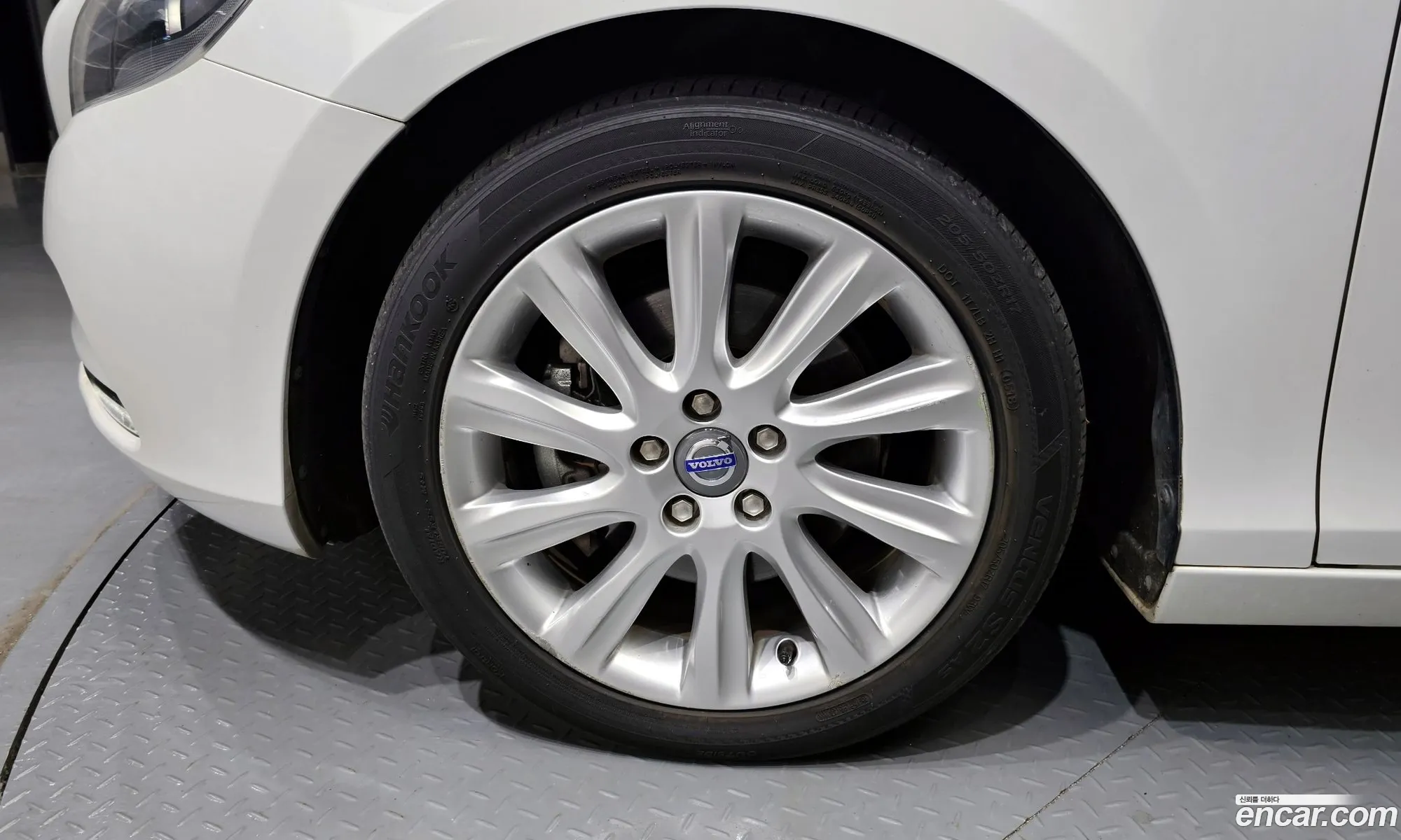 Volvo V40 D2 2Nd Generation - фотография 14715654