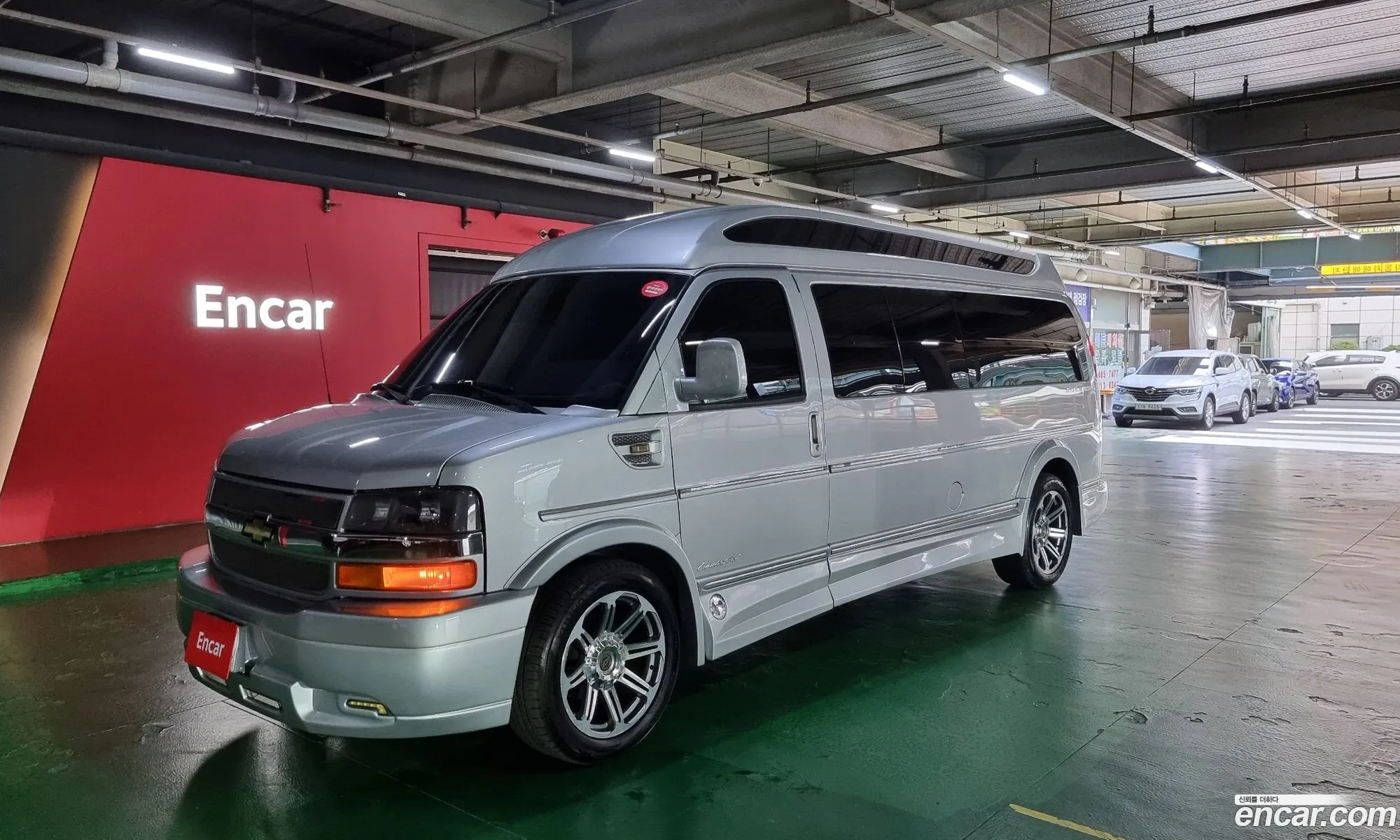 Express Van 60 Awd - фотография 12379840