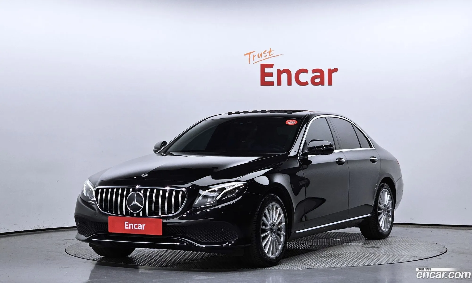 Mercedes-Benz E-Klasse E300 4Matic Avantgarde Intelligent Drive 2017 - фотография 18901580