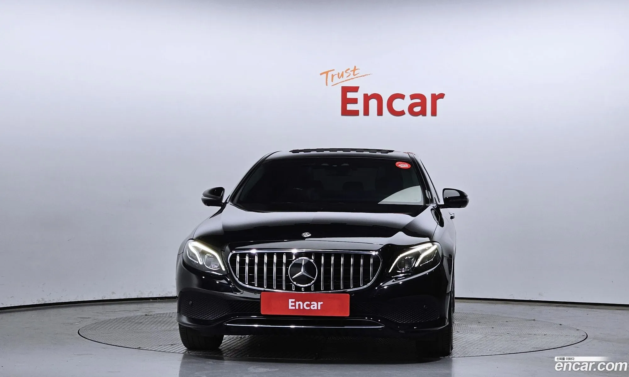 Mercedes-Benz E-Klasse E300 4Matic Avantgarde Intelligent Drive 2017 - фотография 18901582
