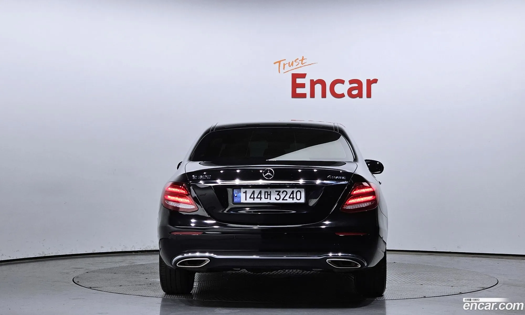 Mercedes-Benz E-Klasse E300 4Matic Avantgarde Intelligent Drive 2017 - фотография 18901583