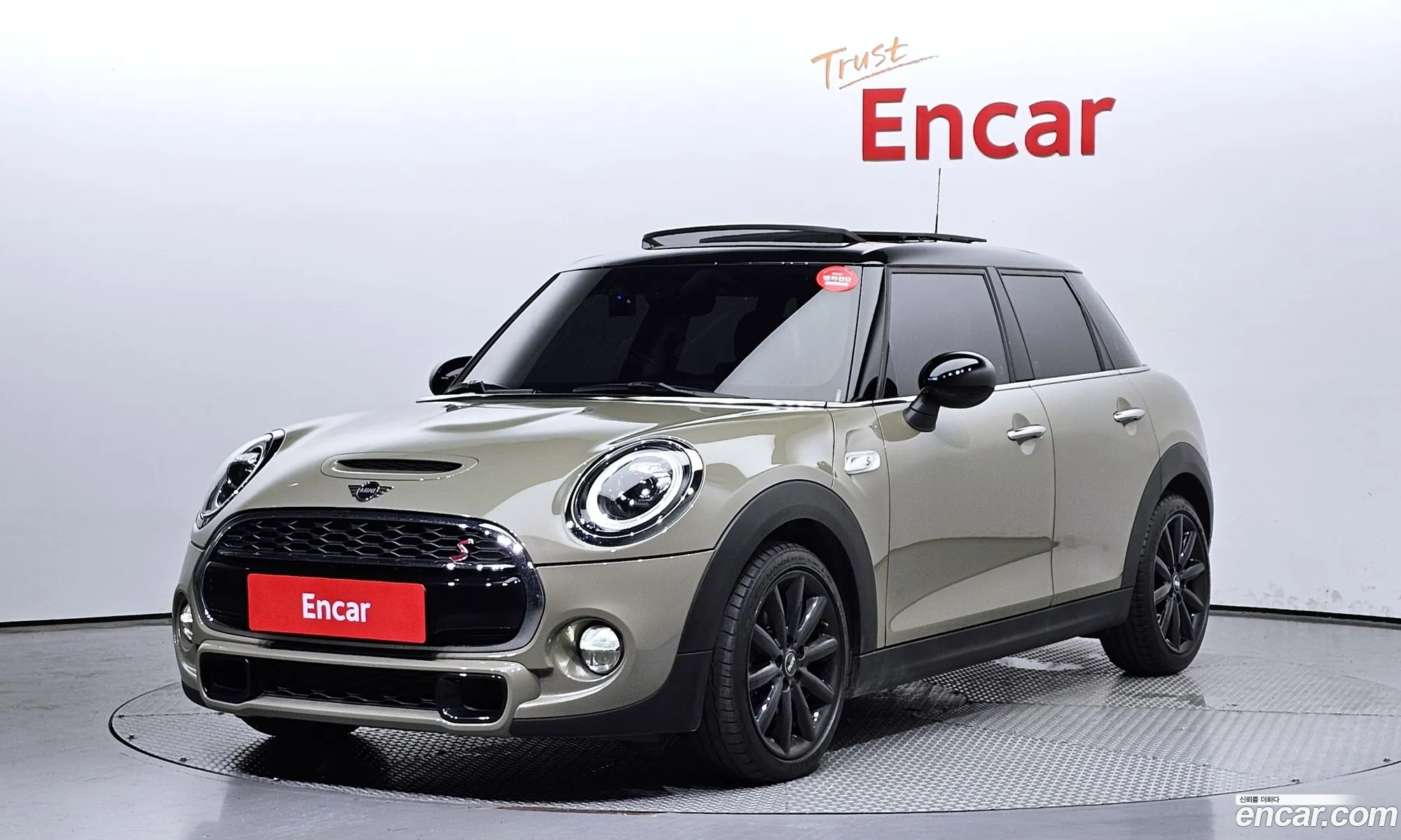 Mini Cooper 5-Door Basic Model 2019 - фотография 4177767