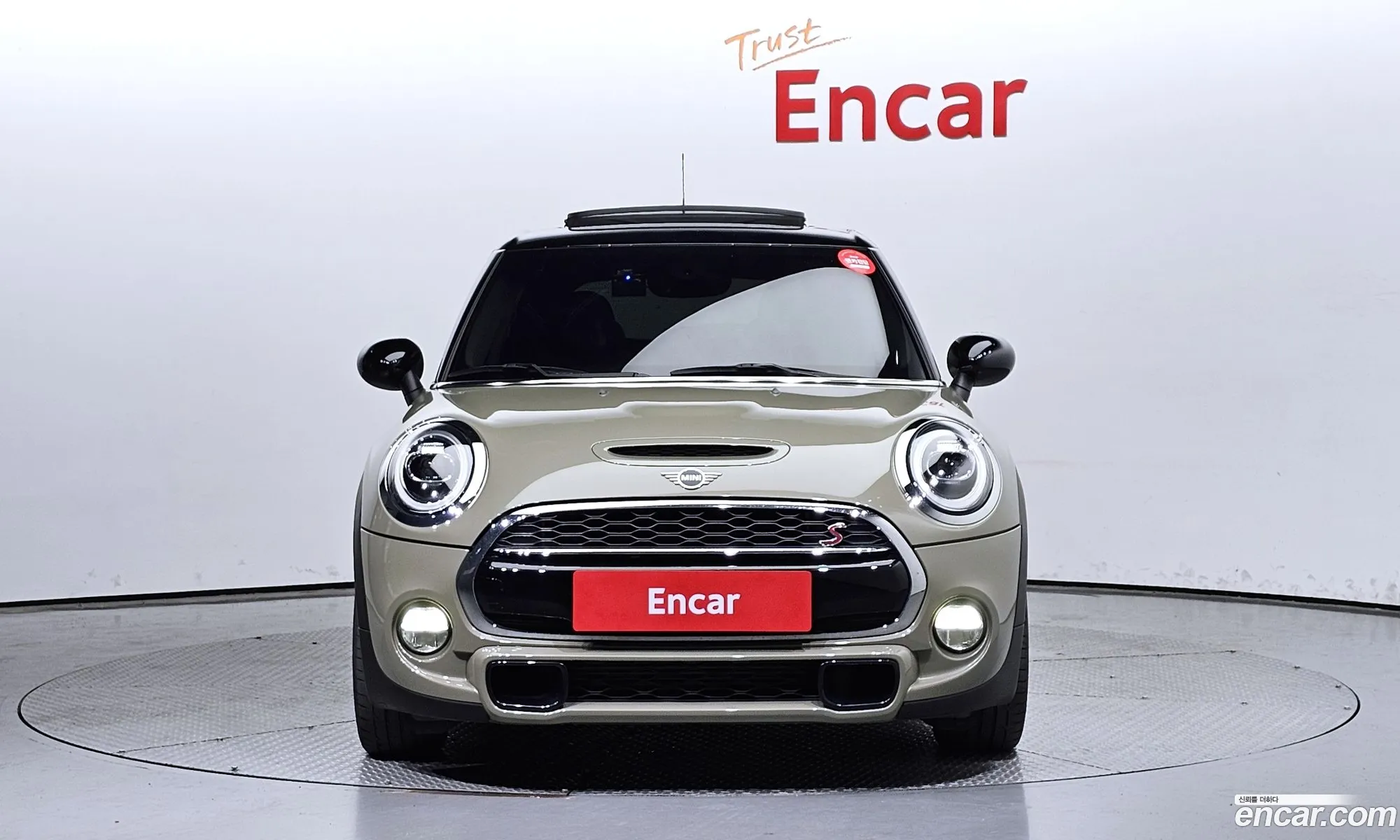 Mini Cooper 5-Door Basic Model 2019 - фотография 4177769