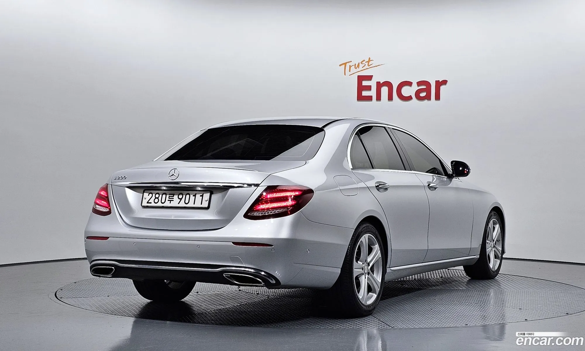 Mercedes-Benz E-Klasse E200 Avant Garde 2017 - фотография 18822361