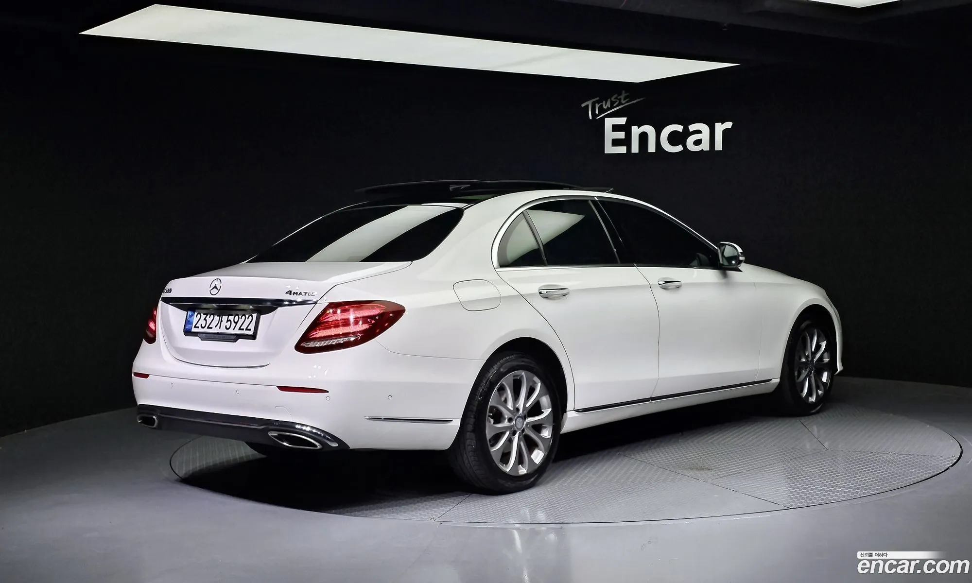 Mercedes-Benz E-Klasse E300 4Matic Exclusive 2017 - фотография 18806605