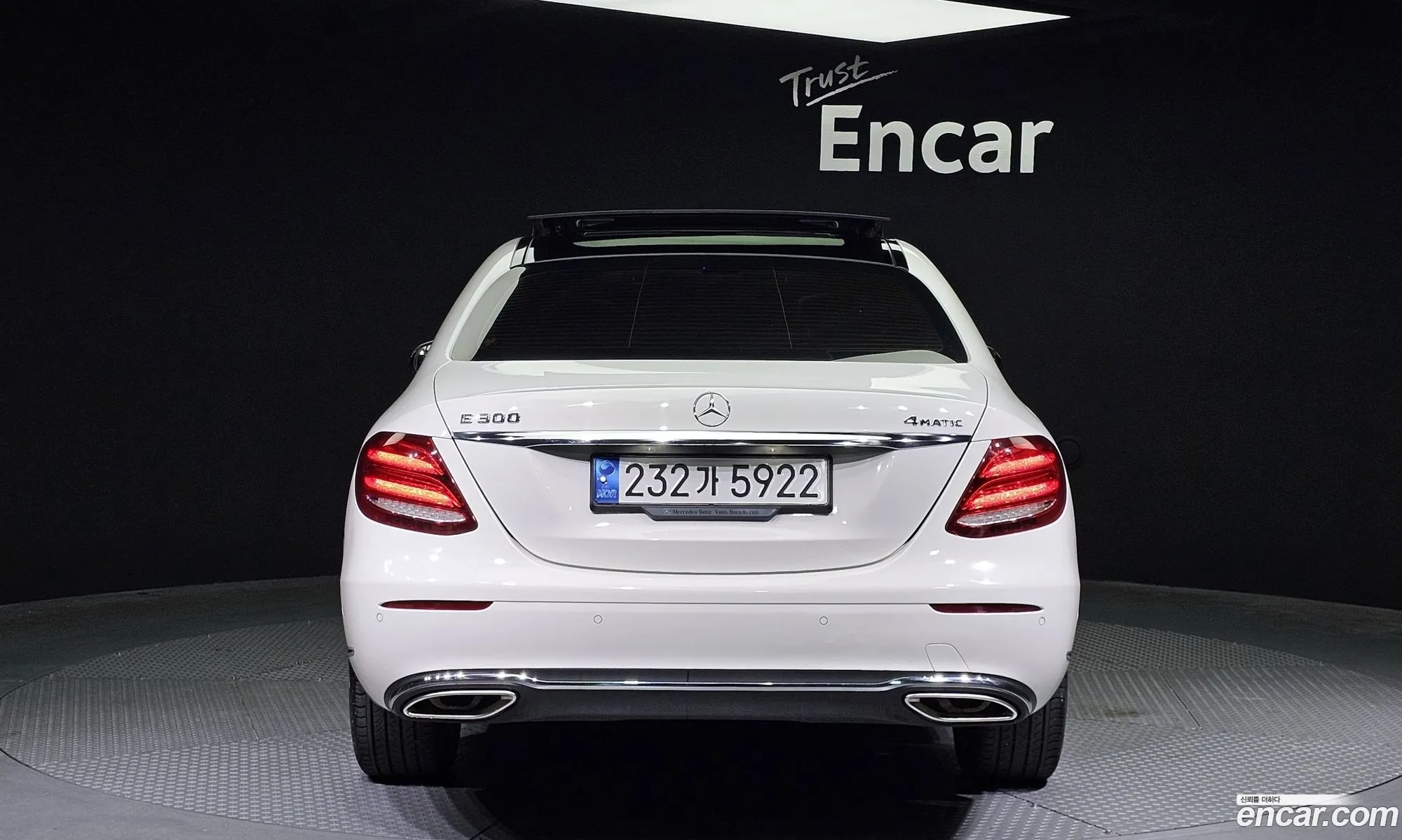 Mercedes-Benz E-Klasse E300 4Matic Exclusive 2017 - фотография 18806607