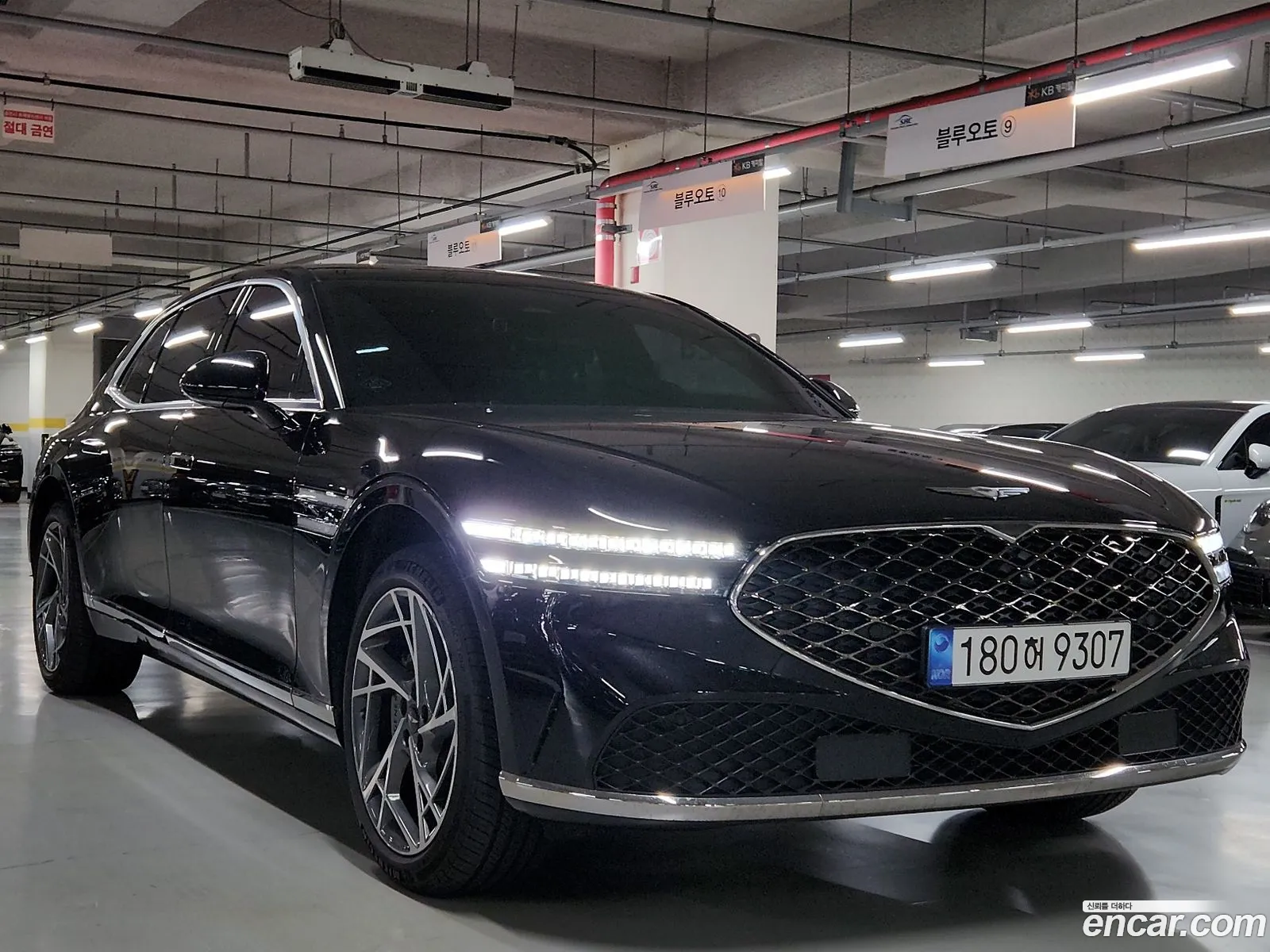 Genesis G90 Gasoline 35 Turbo Awd 2023 - фотография 370009