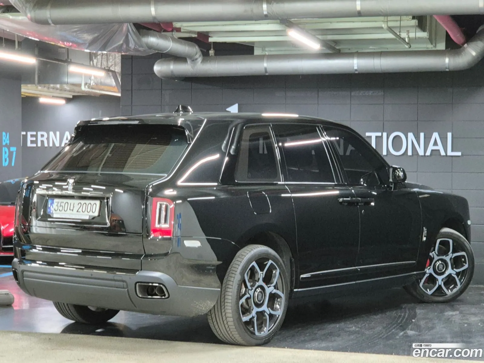 Rolls-Royce Cullinan Cullinan 67 V12 Black Badge 2021 - фотография 3507852