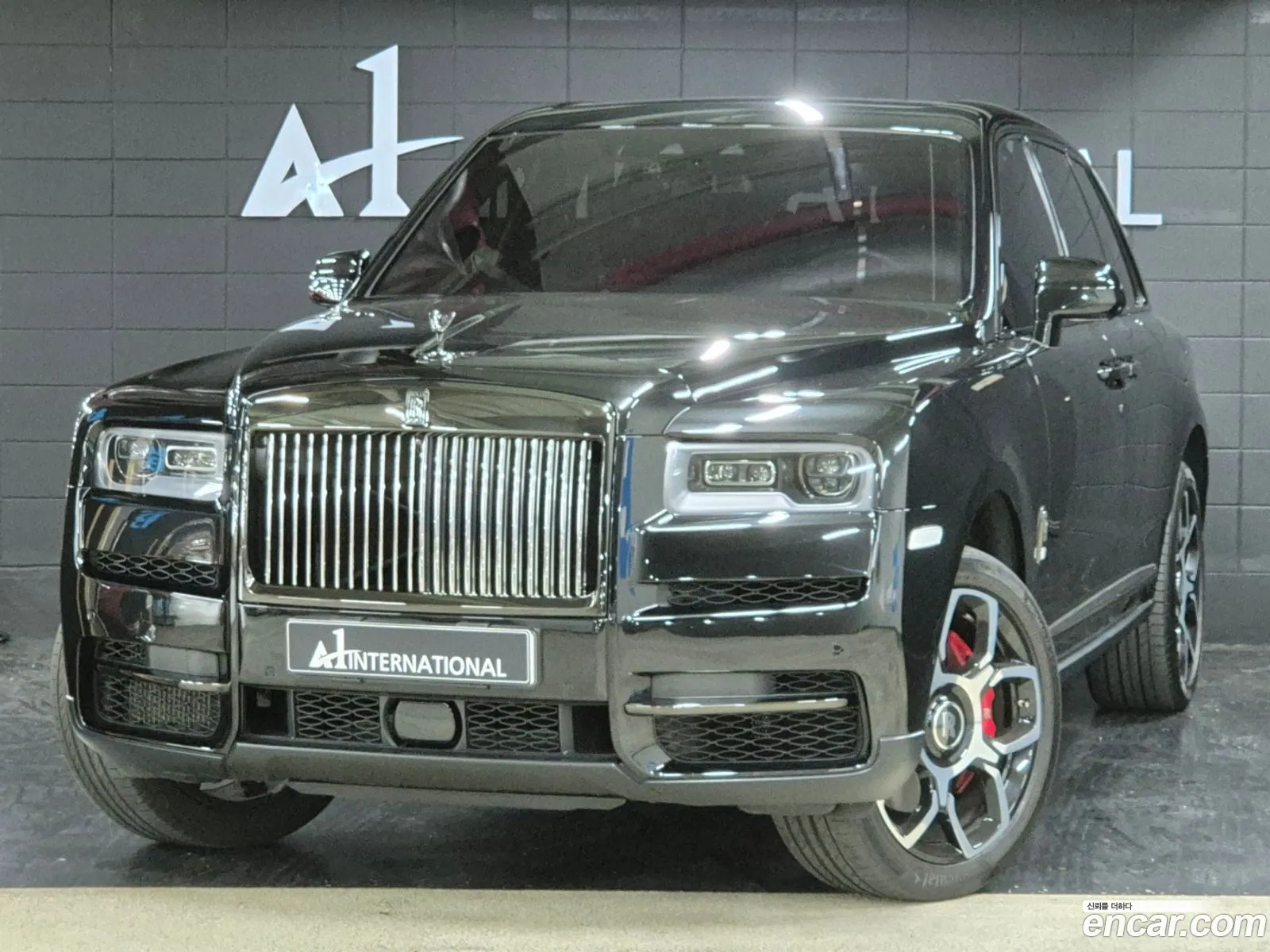 Rolls-Royce Cullinan Cullinan 67 V12 Black Badge 2021 - фотография 3507853