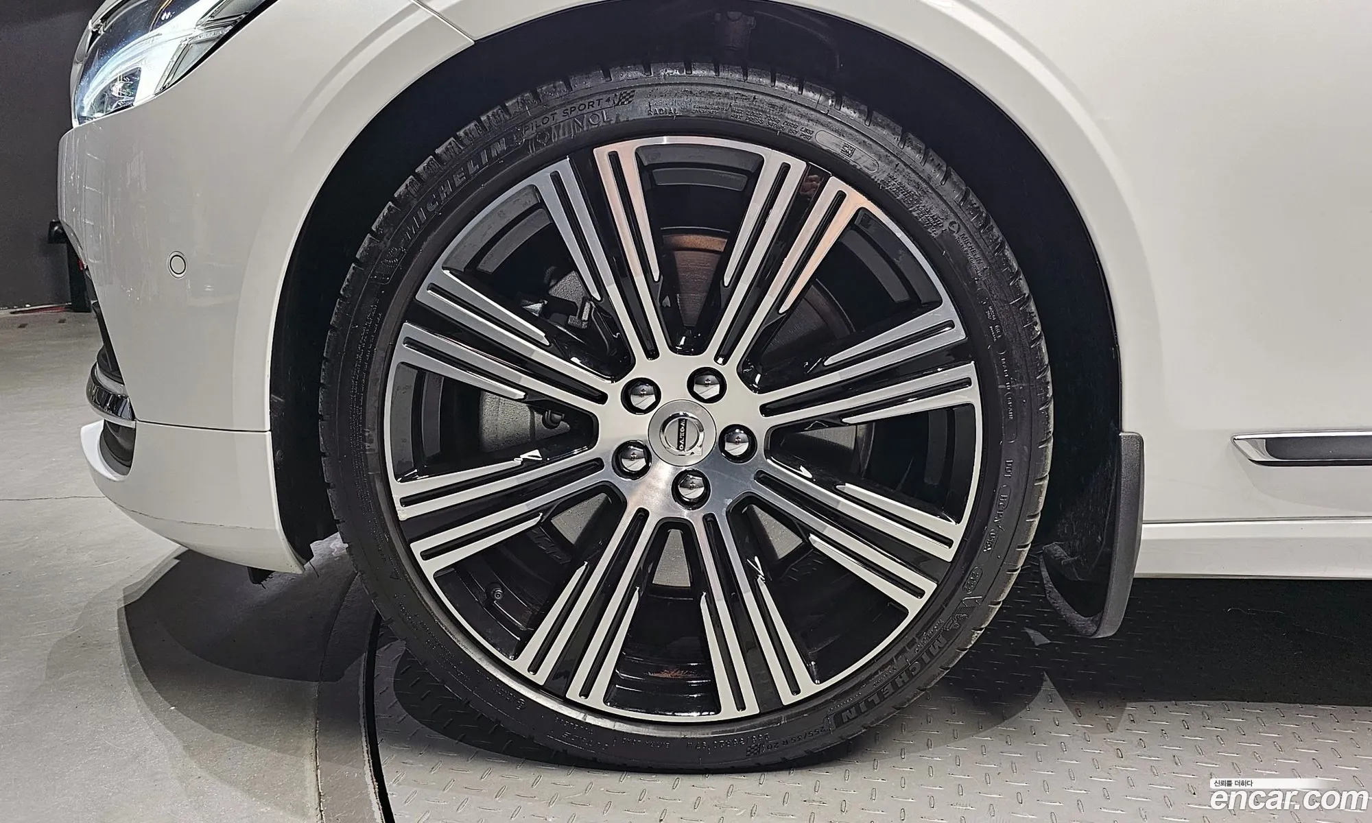 Volvo S90 B6 Awd Ultimate Bright 2023 - фотография 3642441