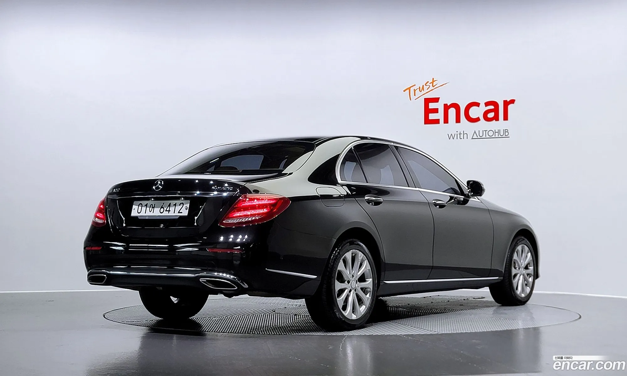 Mercedes-Benz E-Klasse E300 4Matic Exclusive 2017 - фотография 18698871