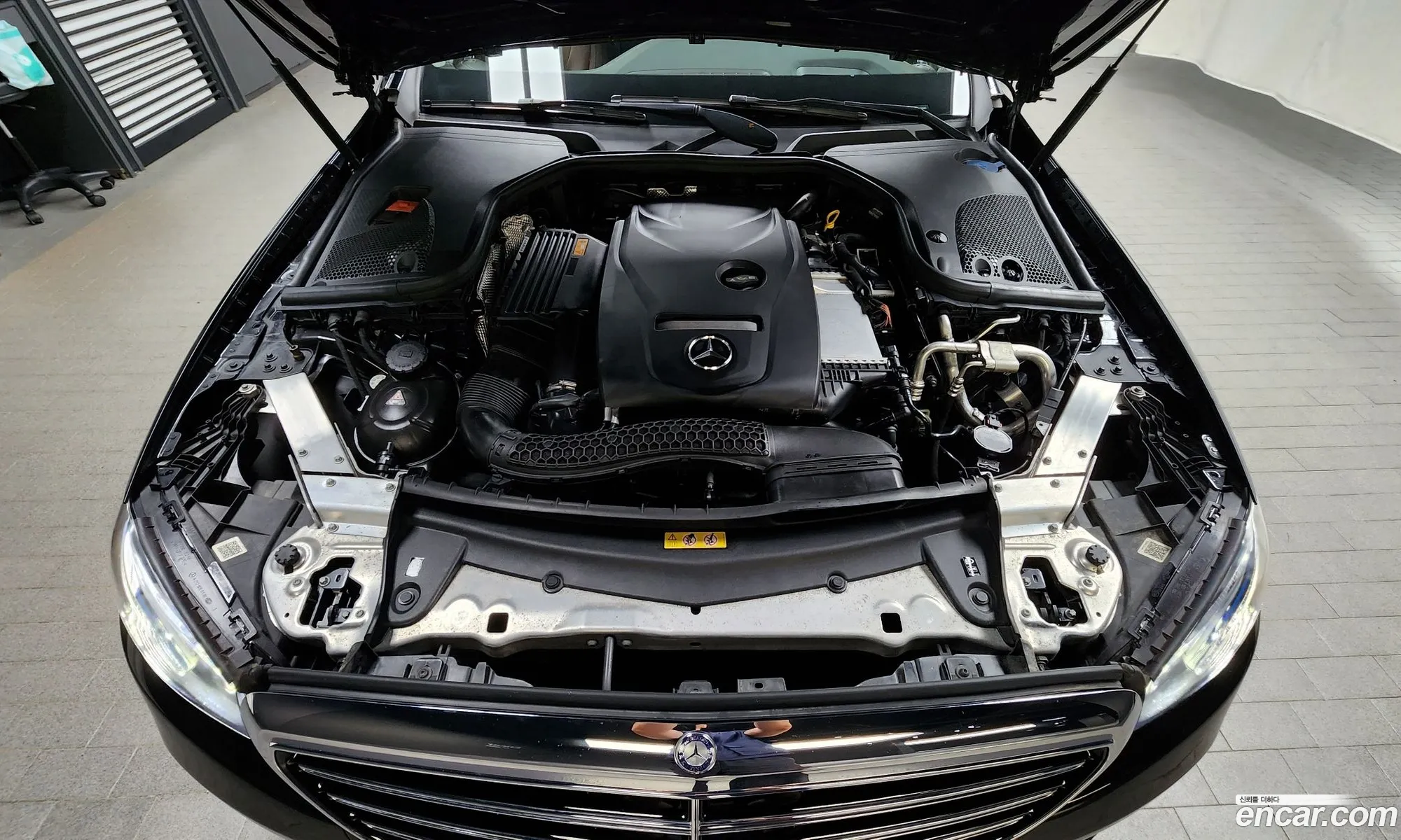 Mercedes-Benz E-Klasse E300 4Matic Exclusive 2017 - фотография 18698875