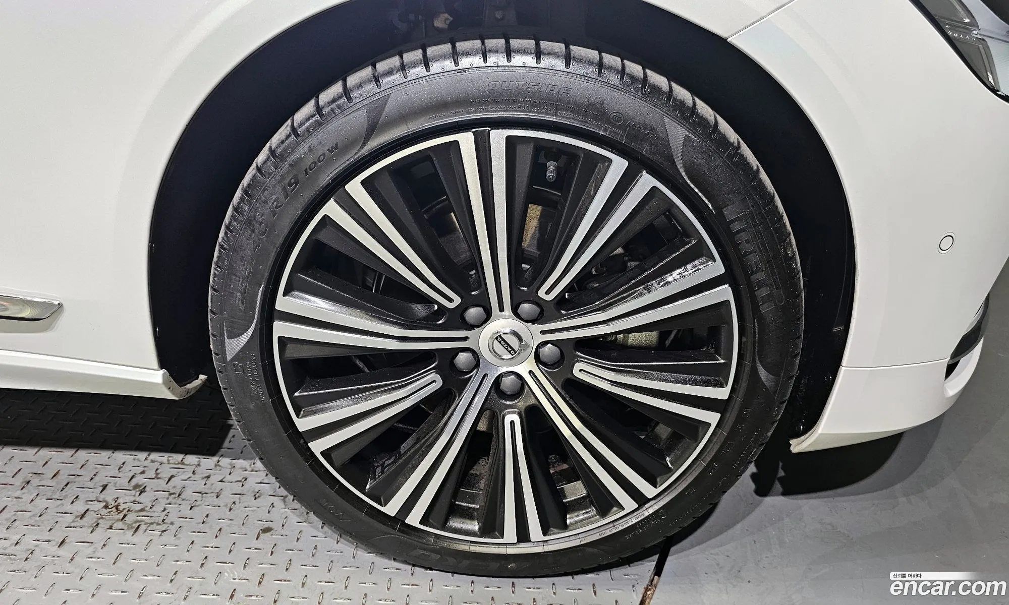 Volvo S90 B5 Ultimate Bright 2023 - фотография 3642405