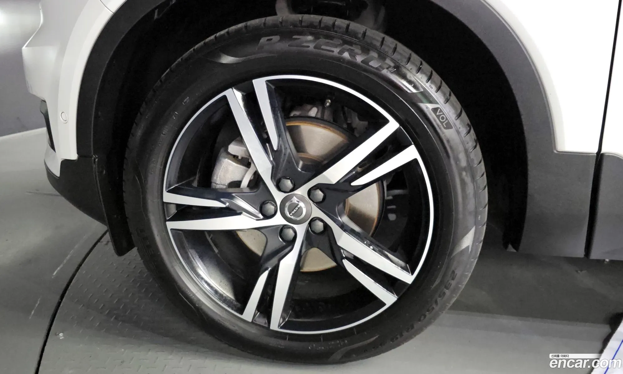 Volvo Xc40 T4 R-Design - фотография 6212566