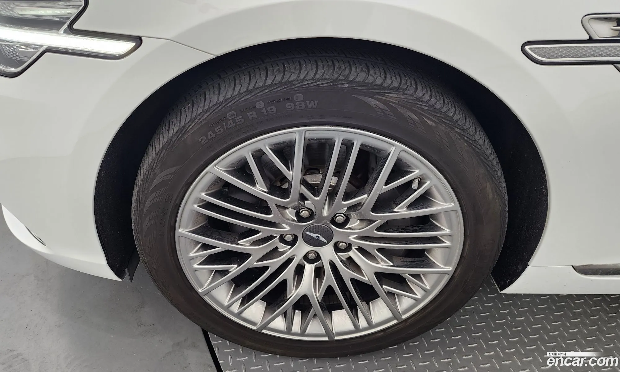 Genesis G90 I 38 Awd 2021 - фотография 17958515