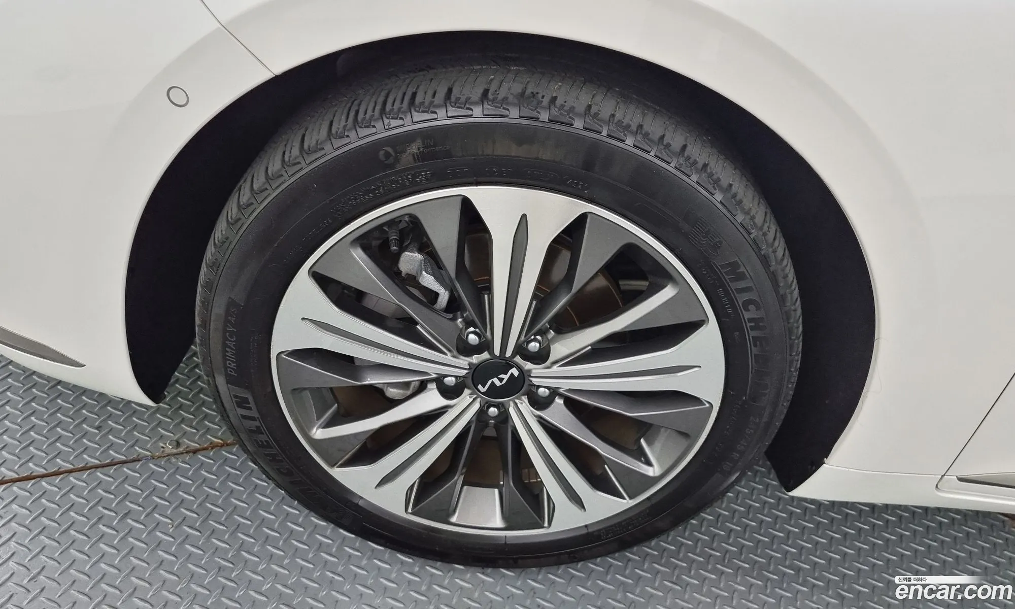 Kia K8 Signature 2023 - фотография 17224012