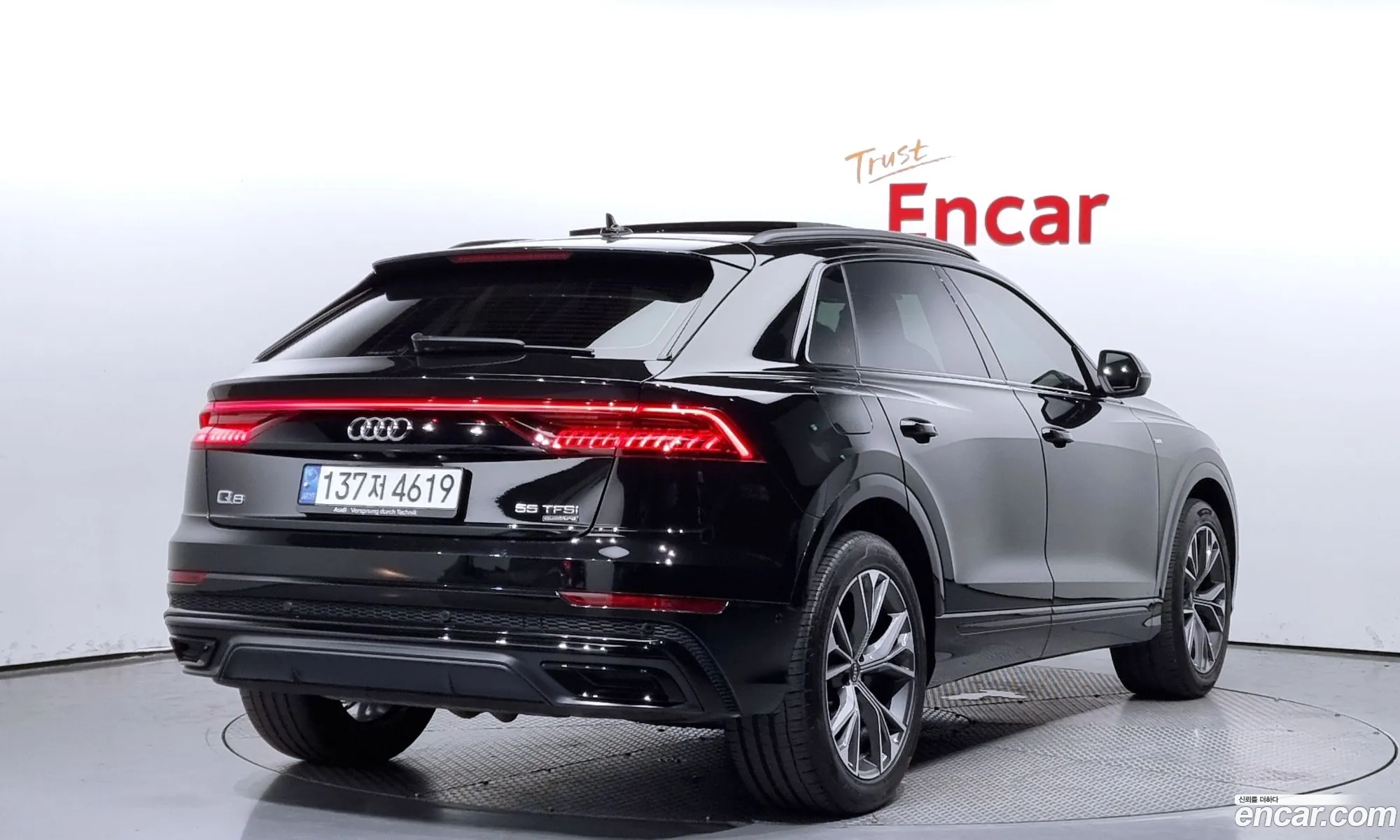 Audi Q8 I 55 Tfsi Quattro Premium 2022 - фотография 29076