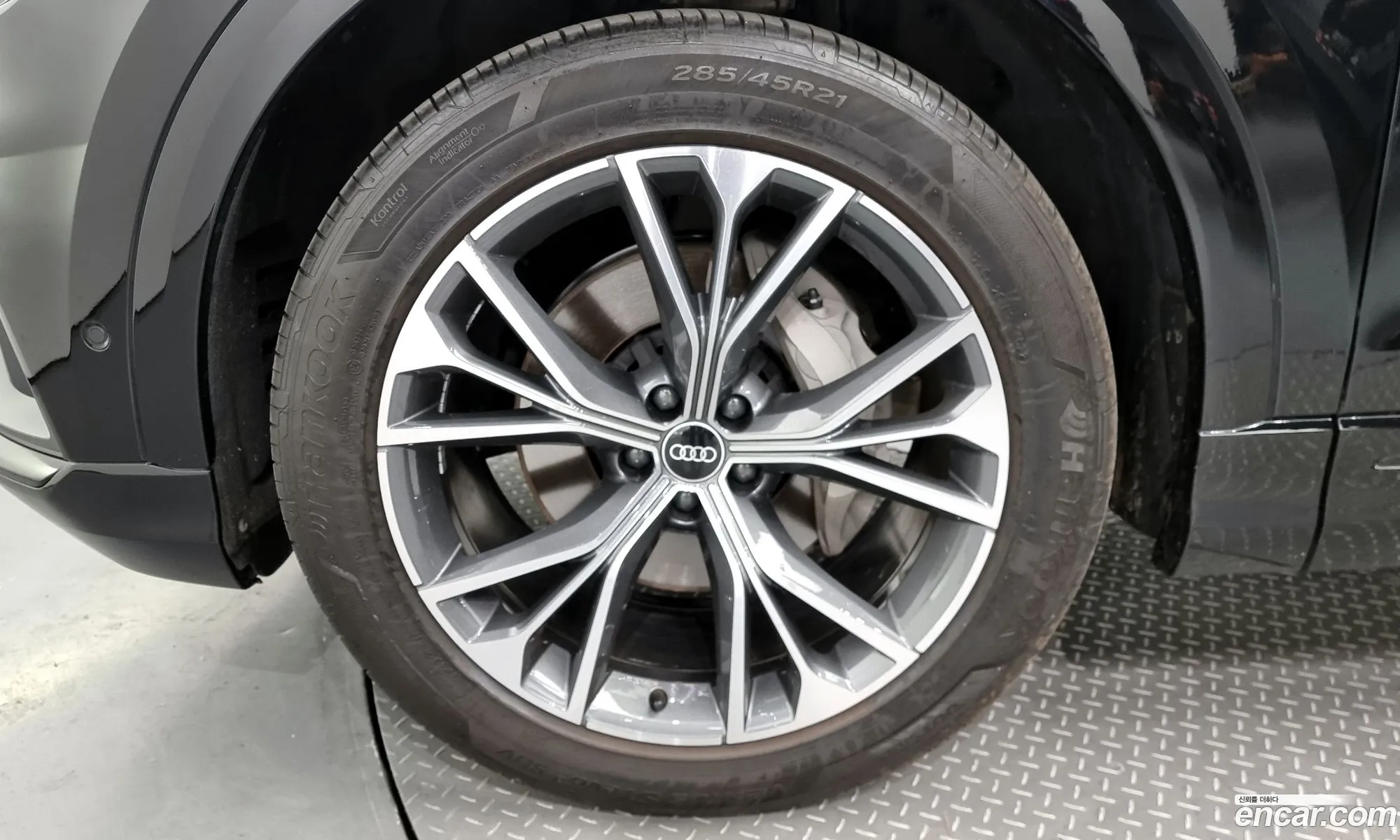 Audi Q8 I 55 Tfsi Quattro Premium 2022 - фотография 29079