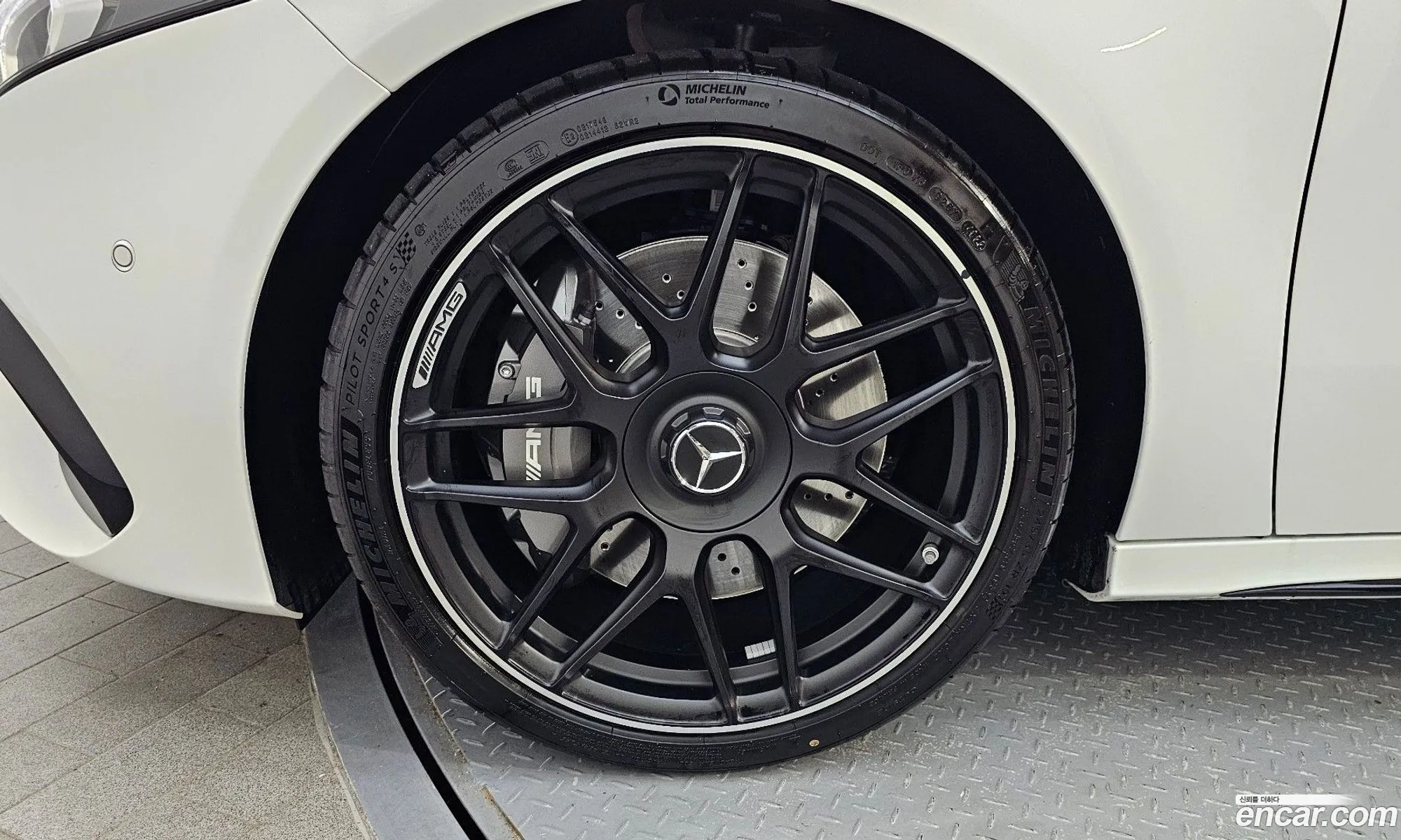 Mercedes-Benz A-Klasse Amg A45 4Matic Hatchback 2023 - фотография 18714895