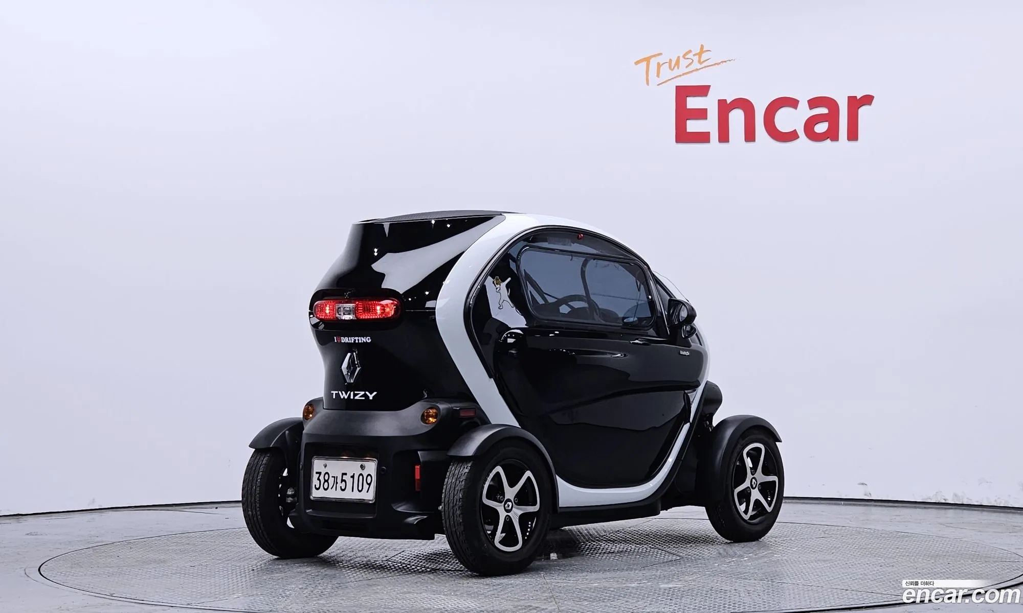 Renault Samsung Twizy Intense 2-Seater 2018 - фотография 4530421