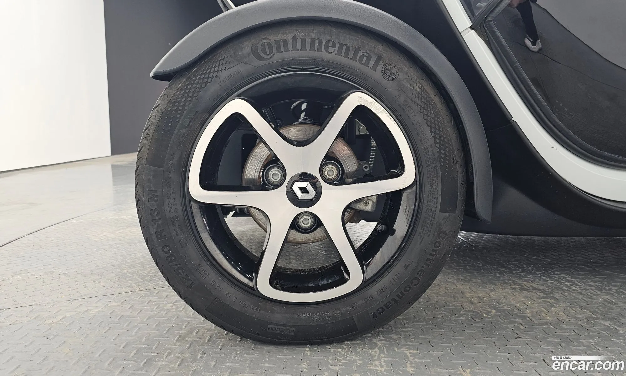 Renault Samsung Twizy Intense 2-Seater 2018 - фотография 4530424