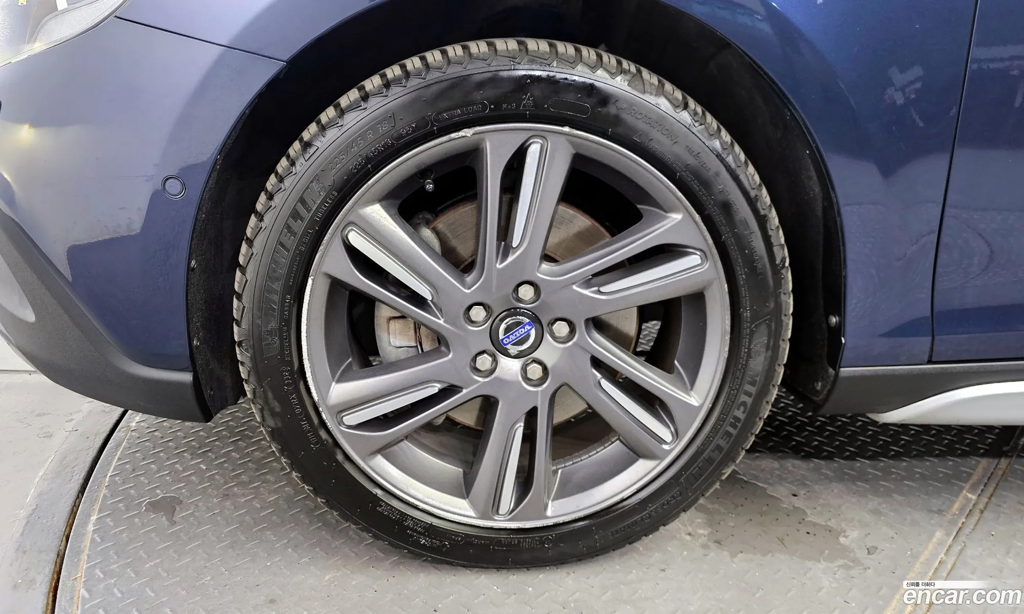 Volvo V40 Cross Country D4 - фотография 6107019