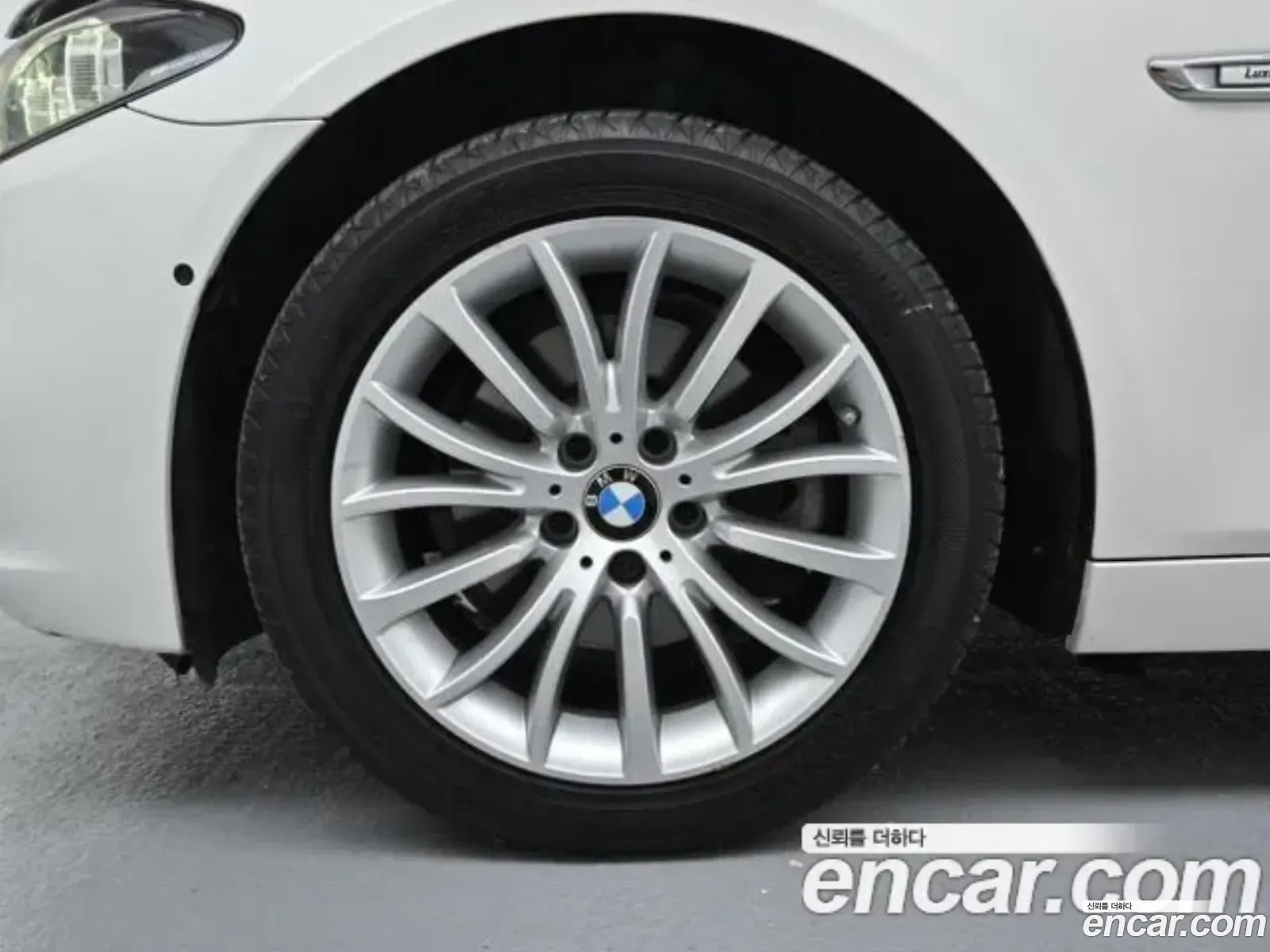 BMW 5 Series F10 528I xDrive Luxury Plus - фотография 6484775