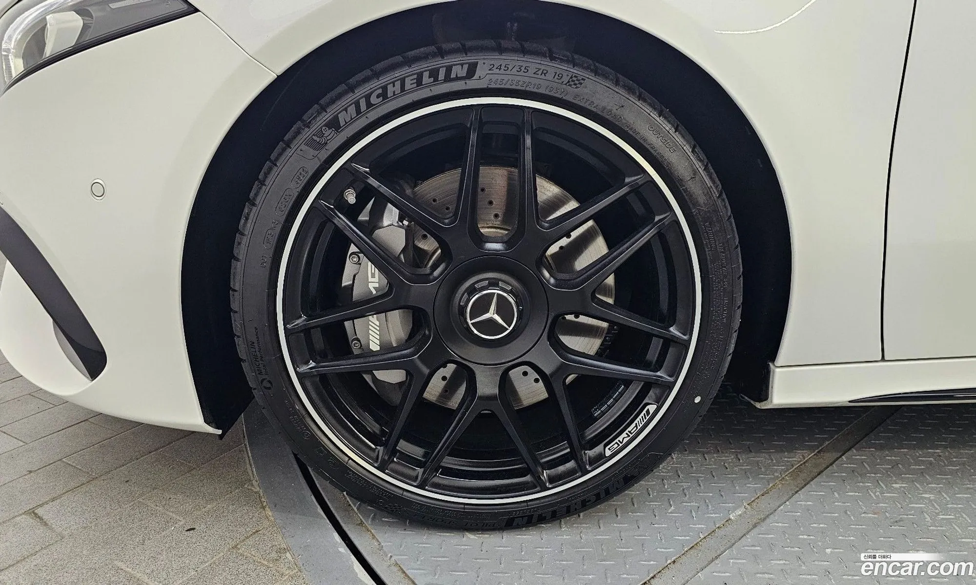 Mercedes-Benz A-Klasse Amg A45 4Matic Hatchback 2023 - фотография 18986348