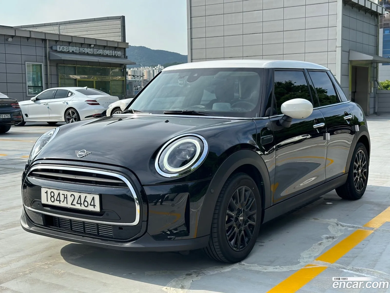 Mini Cooper 5 Door Classic 2024 - фотография 11179635