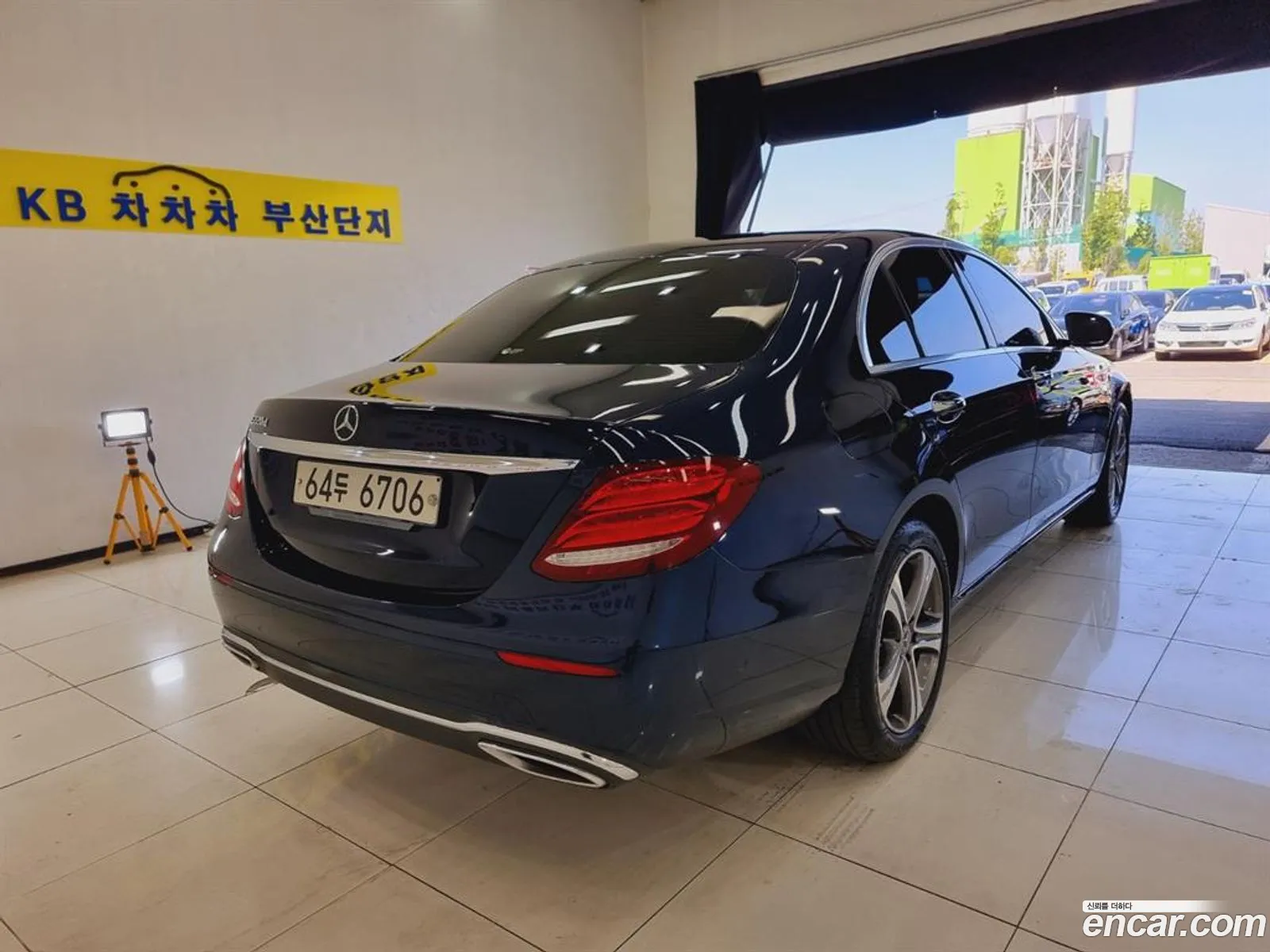 Benz E-Class W213 E220D Avantgarde - фотография 18986370