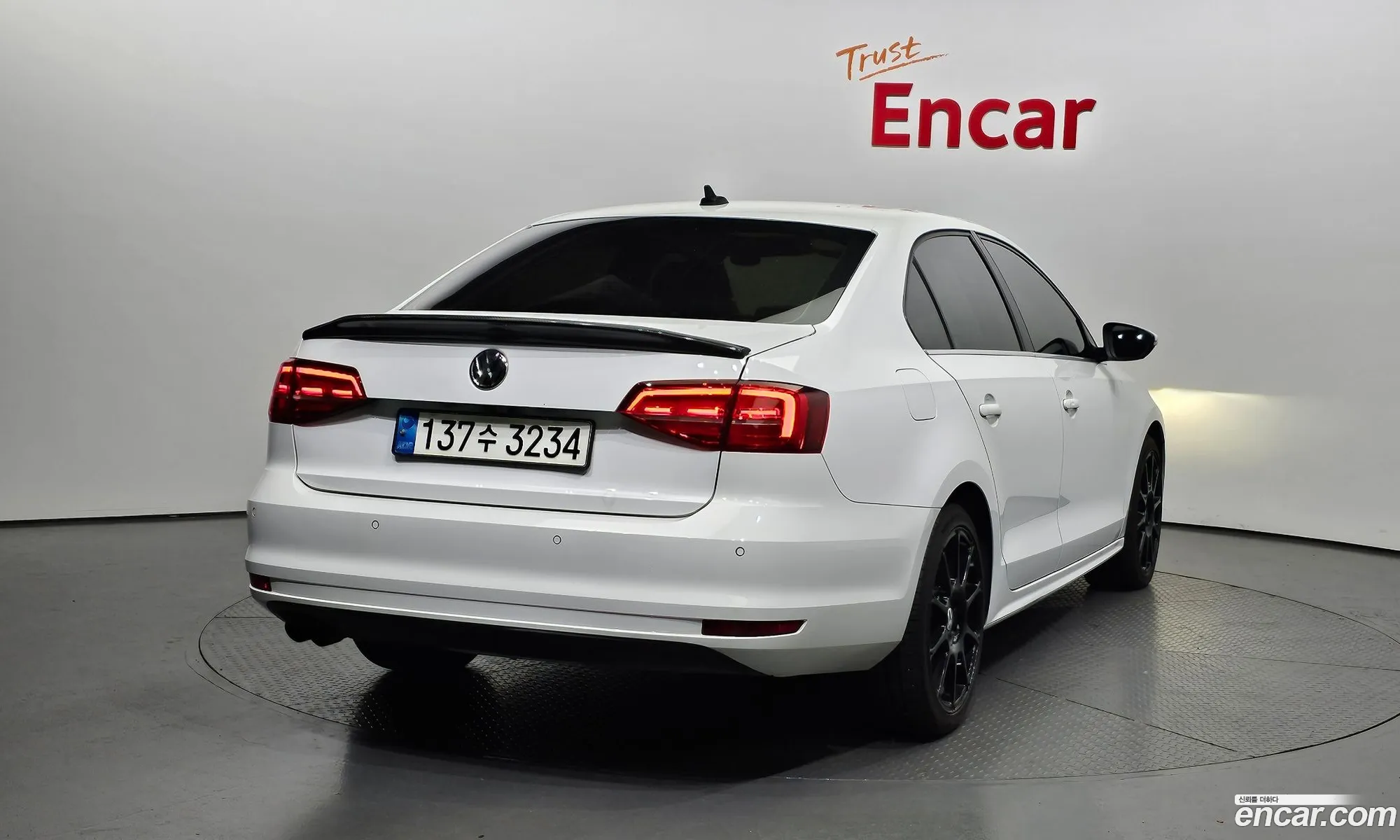Volkswagen Jetta Vi 20 Tdi Bluemotion Premium 2016 - фотография 6800275