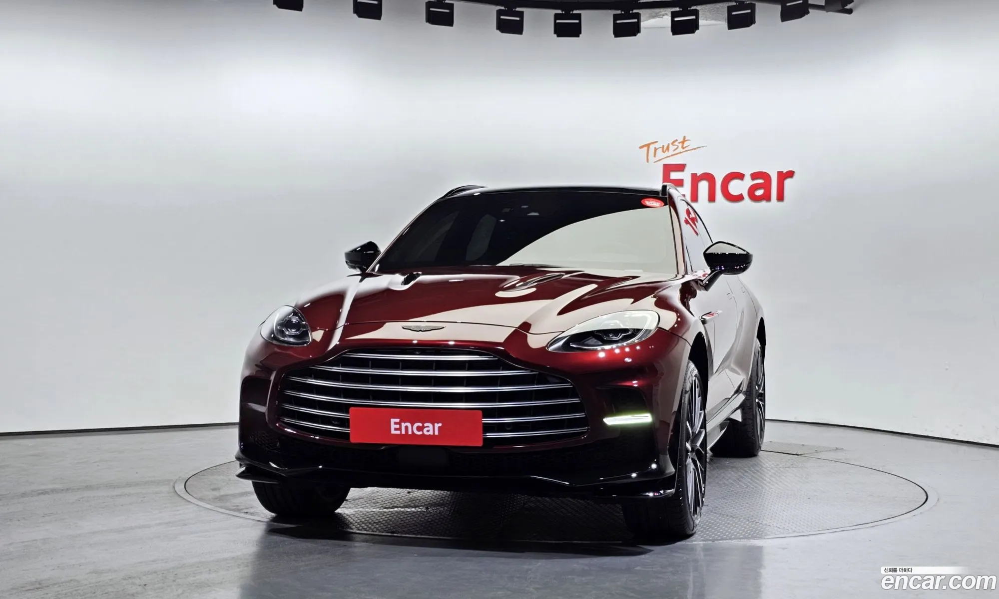 Aston Martin Dbx 40 V8 707 2023 - фотография 3498608