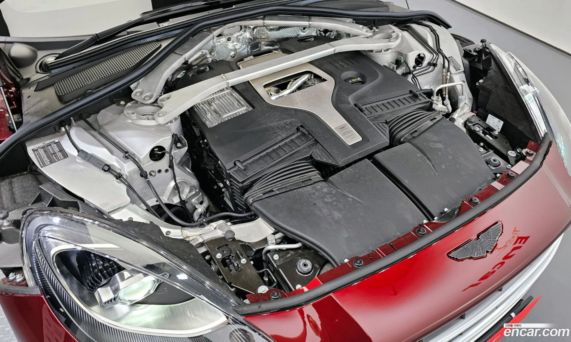 Aston Martin Dbx 40 V8 707 2023 - фотография 3498611