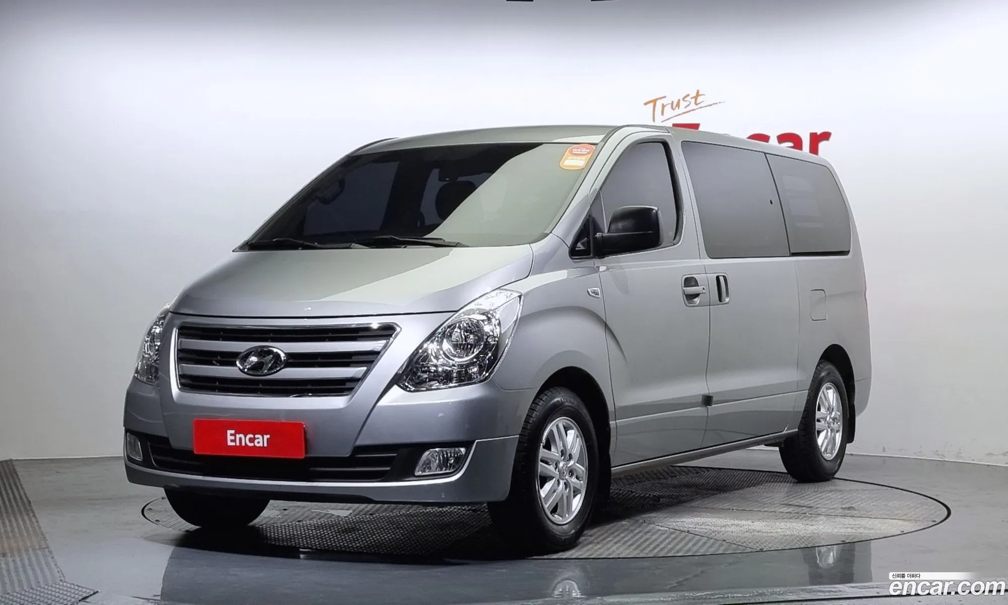 Hyundai Starex 5-Seater Van 2017 - фотография 19009048
