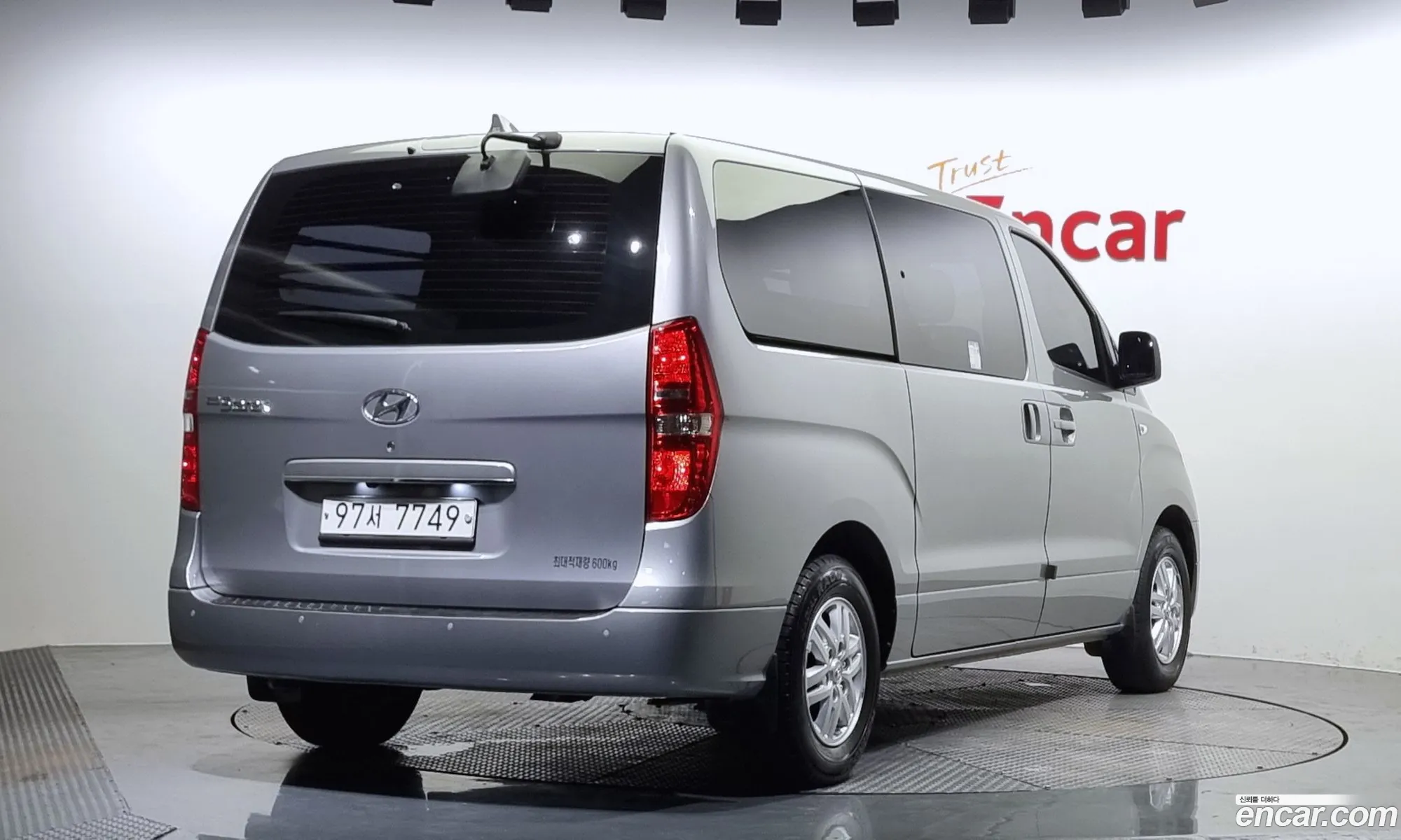 Hyundai Starex 5-Seater Van 2017 - фотография 19009049