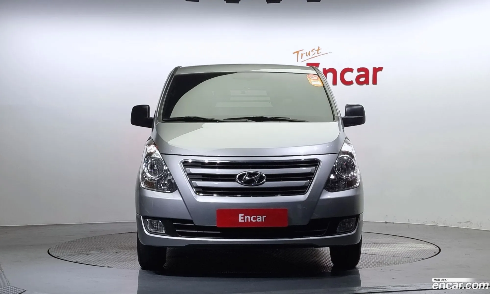 Hyundai Starex 5-Seater Van 2017 - фотография 19009050