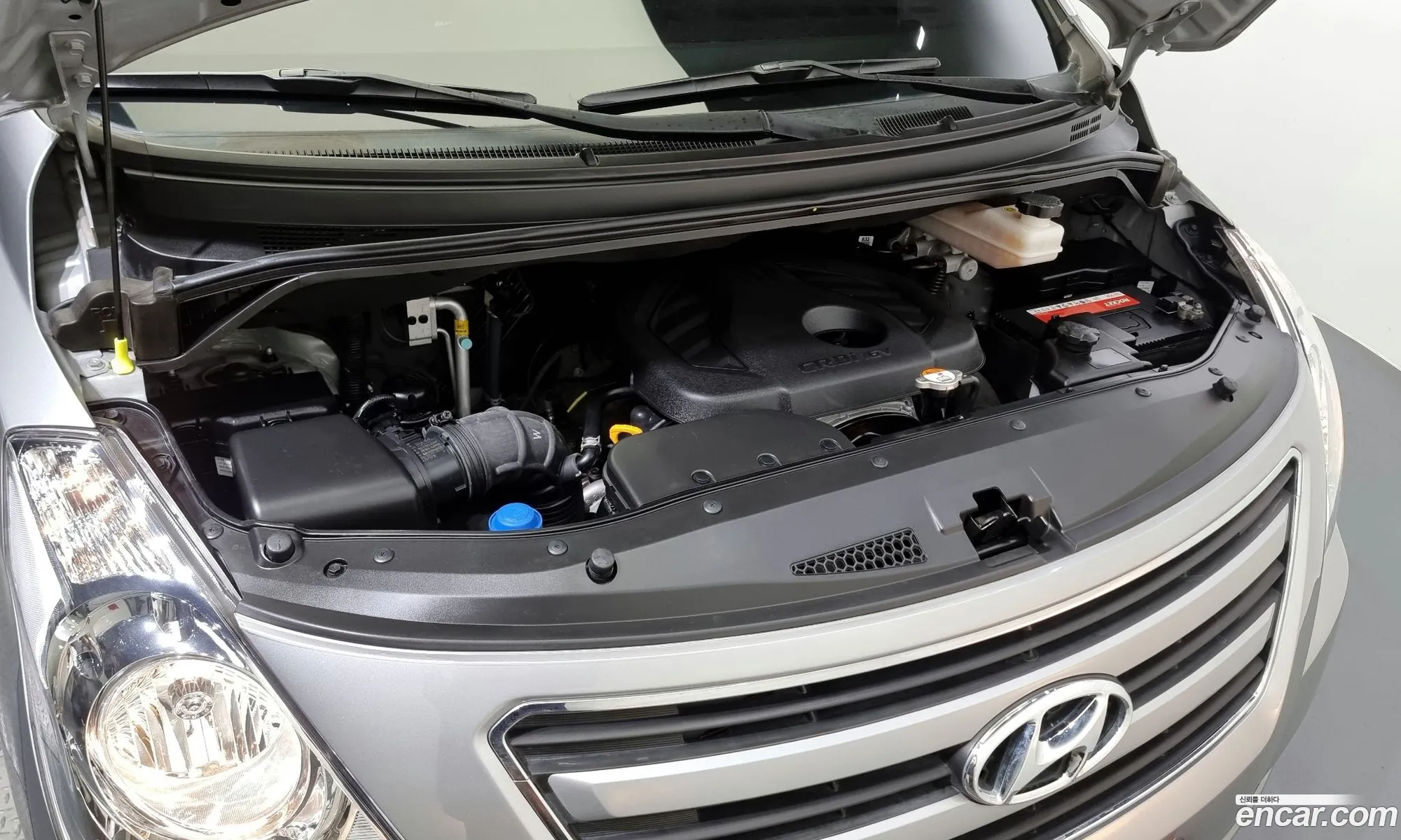 Hyundai Starex 5-Seater Van 2017 - фотография 19009053