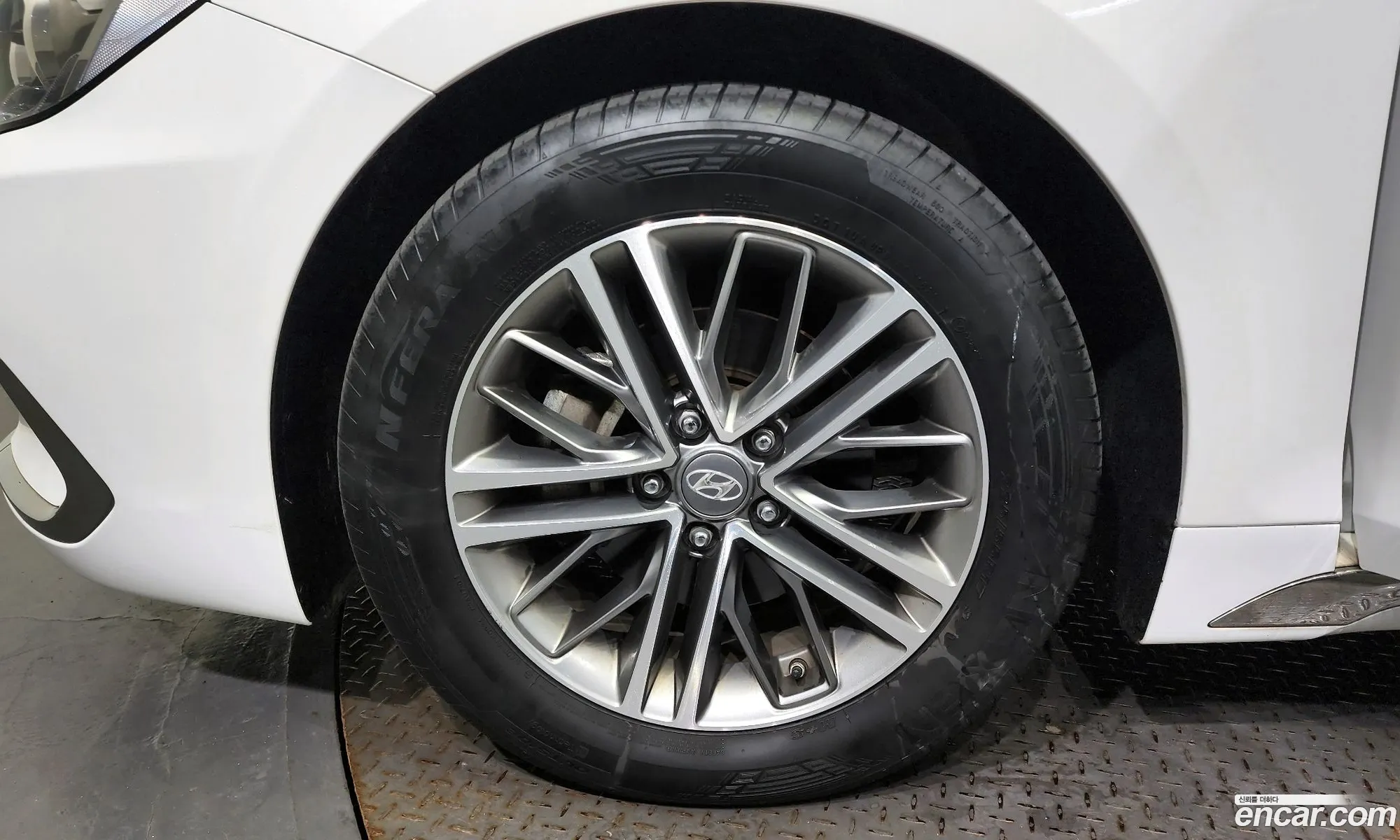 Hyundai Grandeur Ig 30 Lpi Modern Rental Car - фотография 14331873