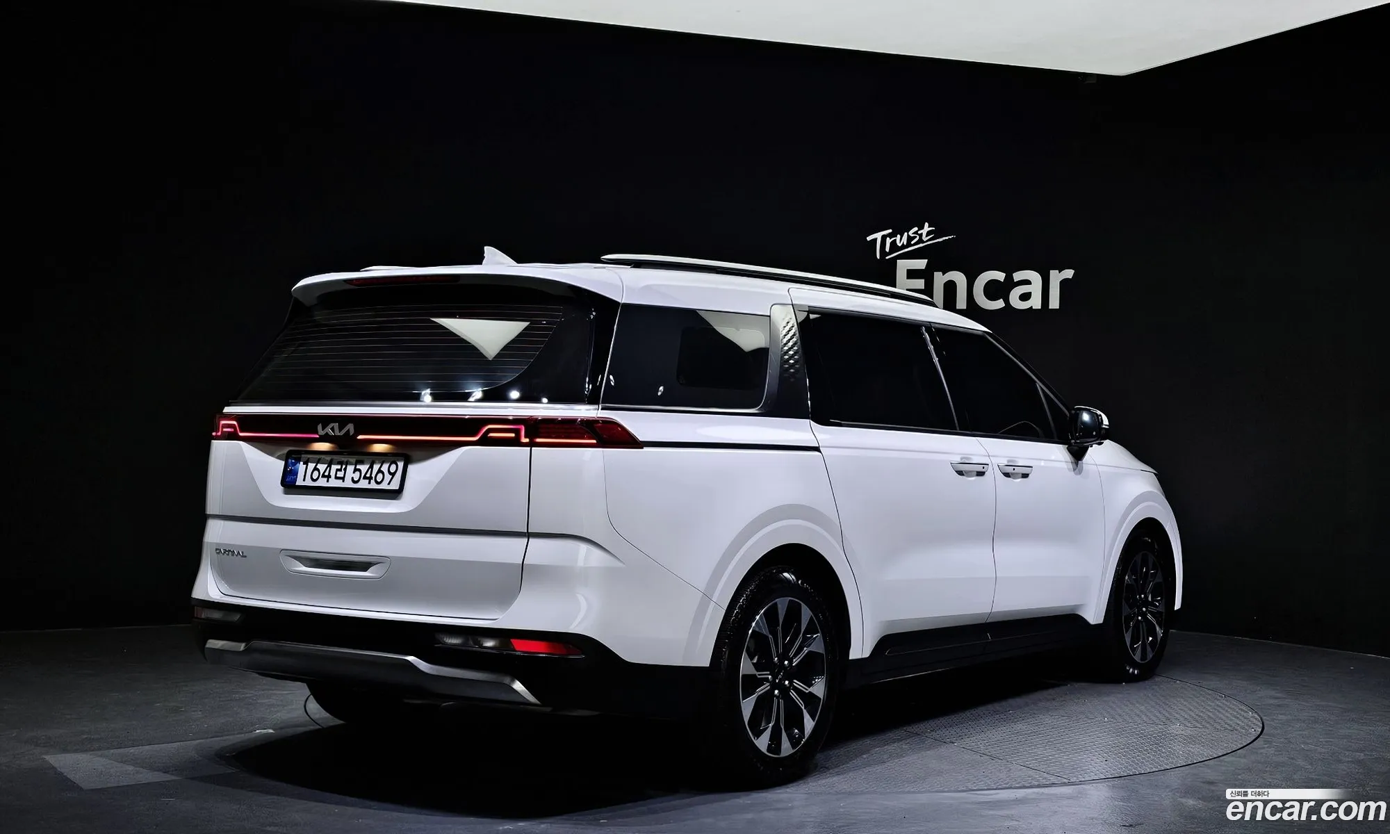 Kia Carnival 7-Seater Signature 2023 - фотография 13019472
