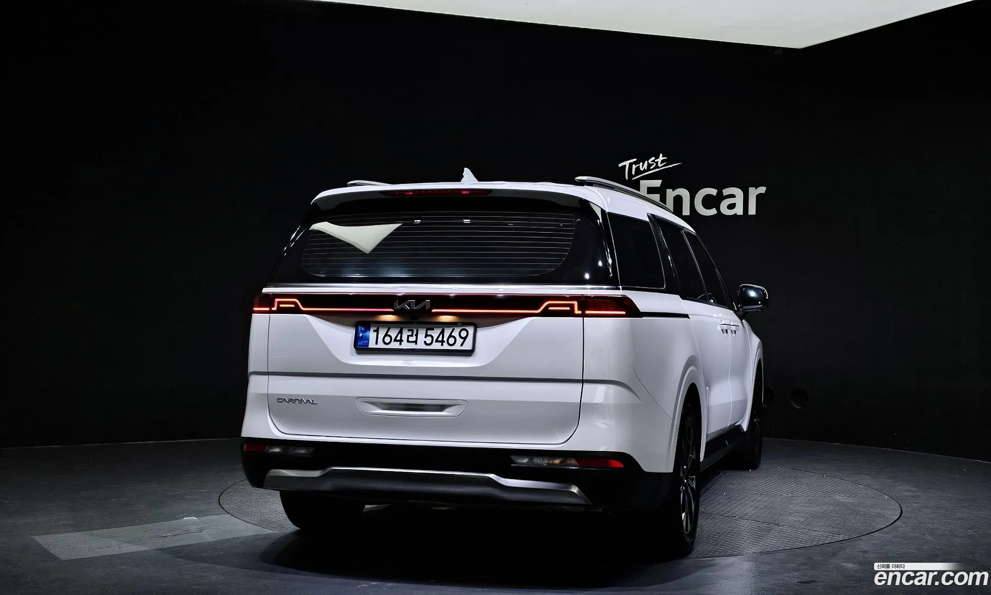 Kia Carnival 7-Seater Signature 2023 - фотография 13019476