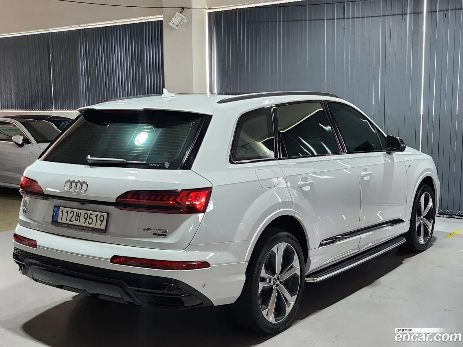 Audi Q7 55 Tfsi Quattro Premium 2023 - фотография 5318