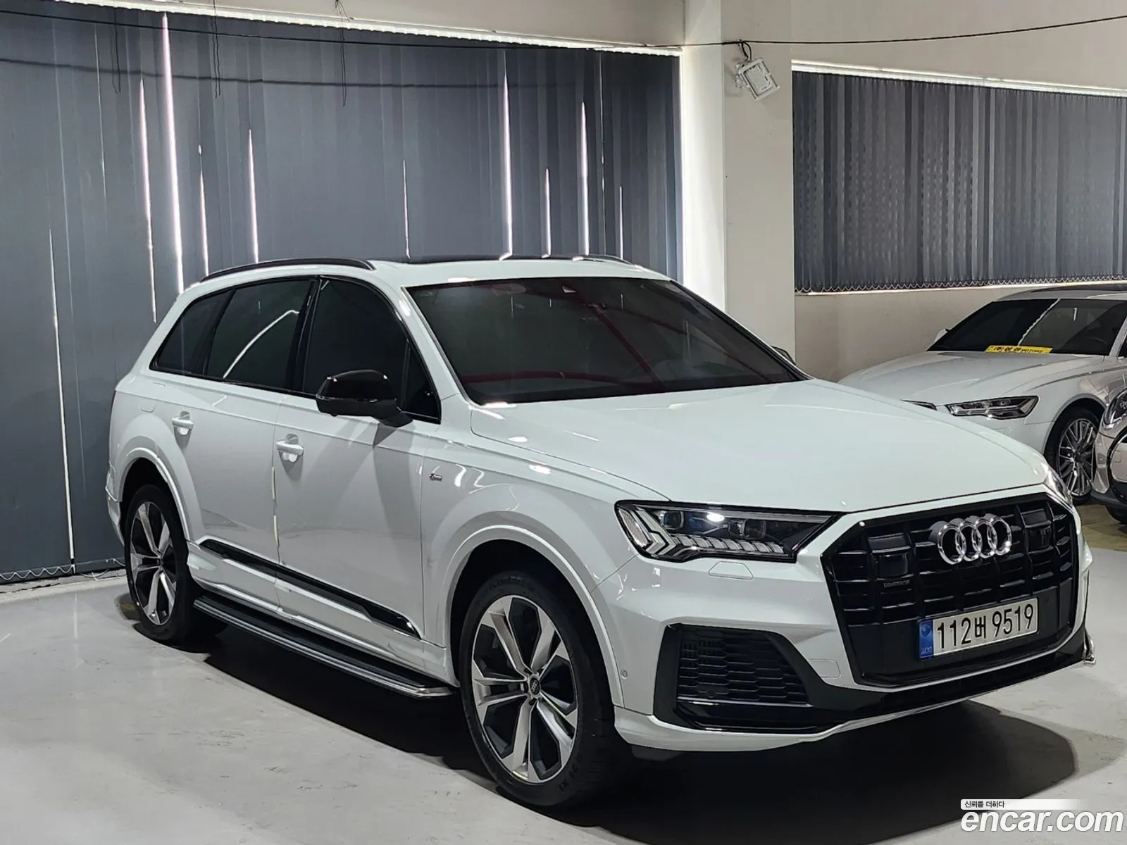 Audi Q7 55 Tfsi Quattro Premium 2023 - фотография 5320