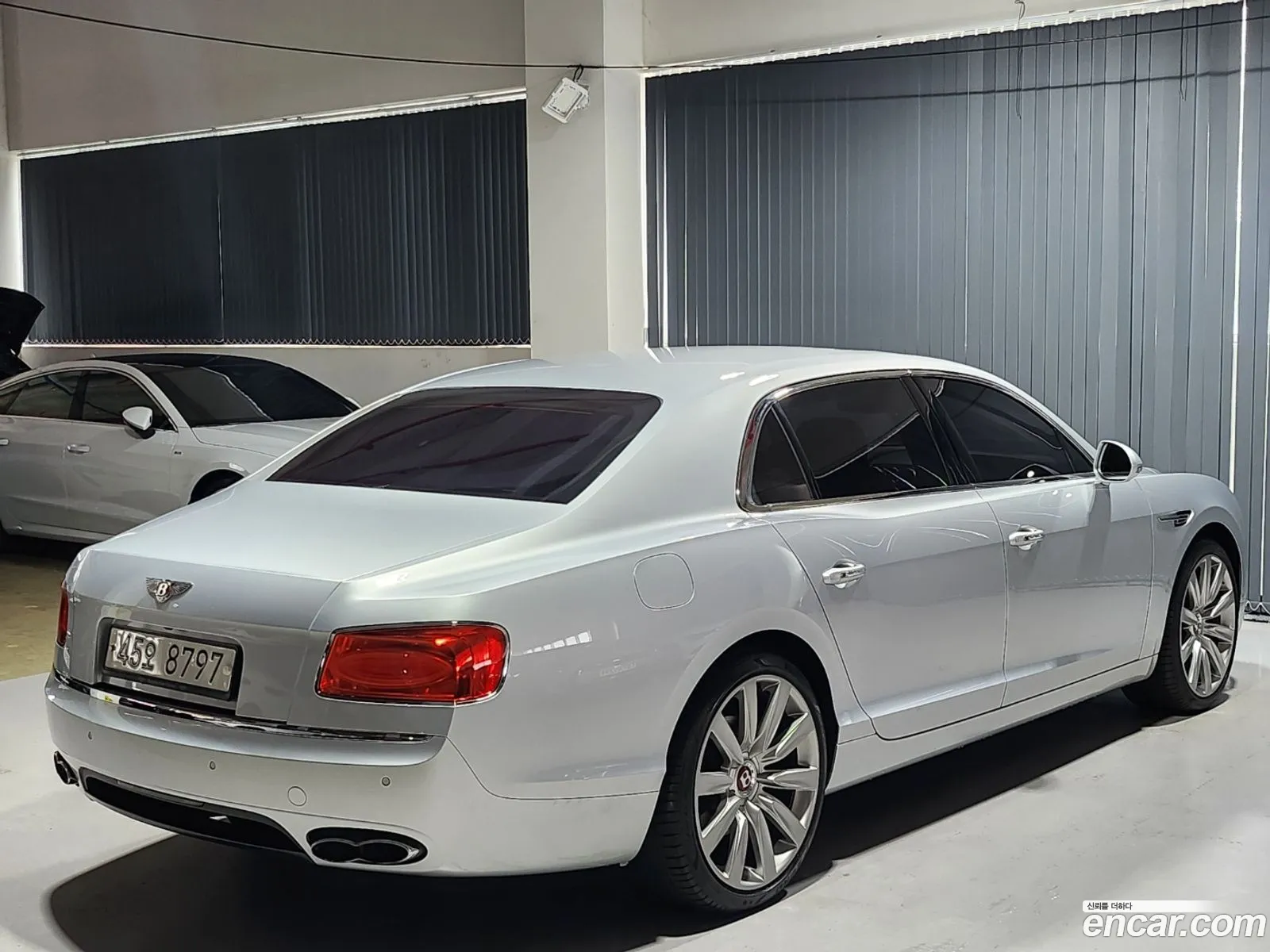 Bentley Flying Spur 40 2018 - фотография 4169640