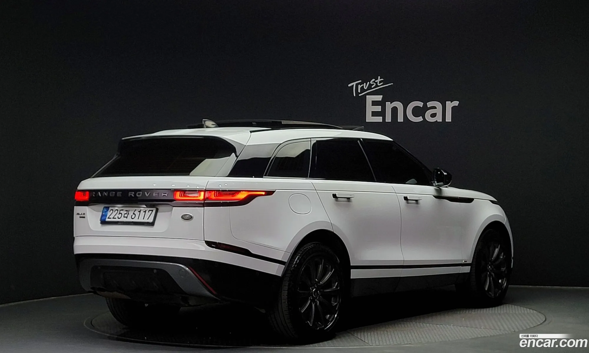 Land Rover Range Rover Velar I 20 D240 R-Dynamic Se 2018 - фотография 7391424