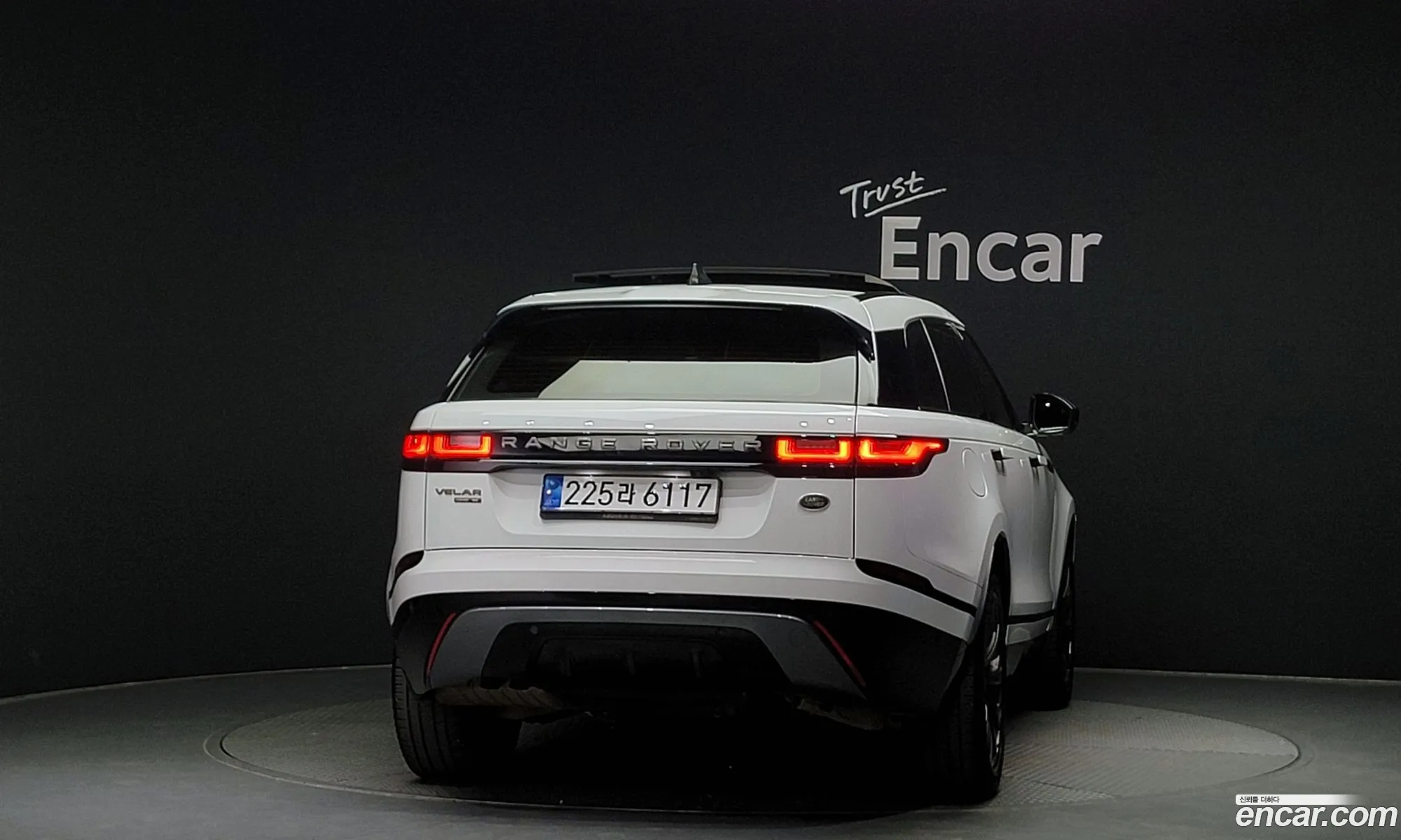 Land Rover Range Rover Velar I 20 D240 R-Dynamic Se 2018 - фотография 7391426